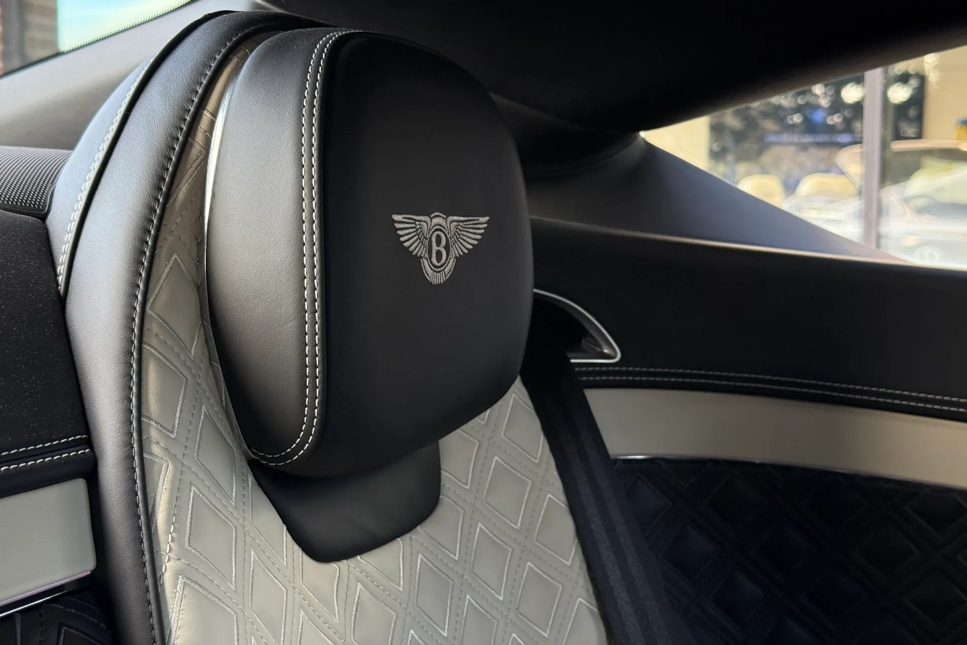 Bentley CONTINENTAL GT thumbnail image number 25