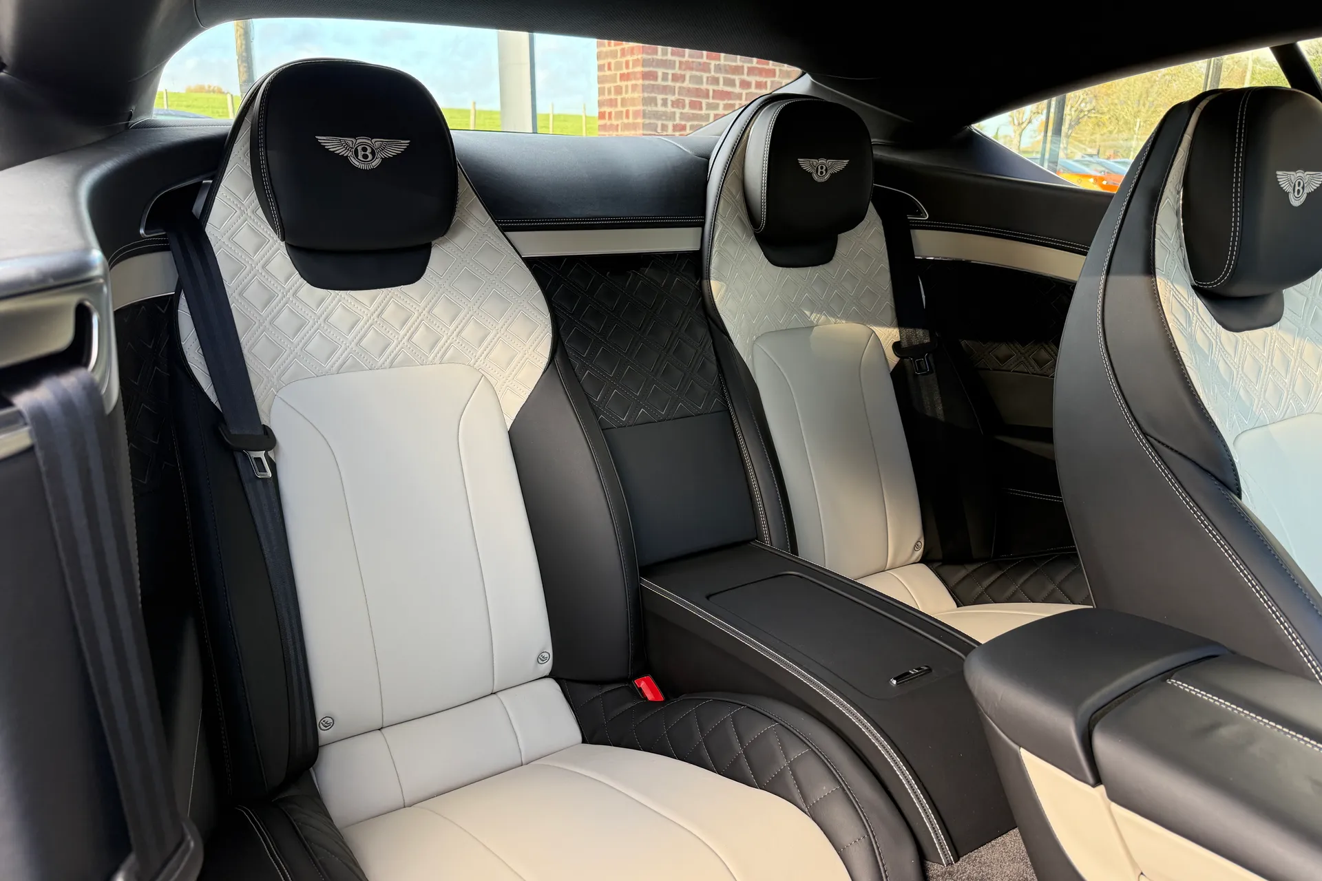 Bentley CONTINENTAL GT thumbnail image number 16