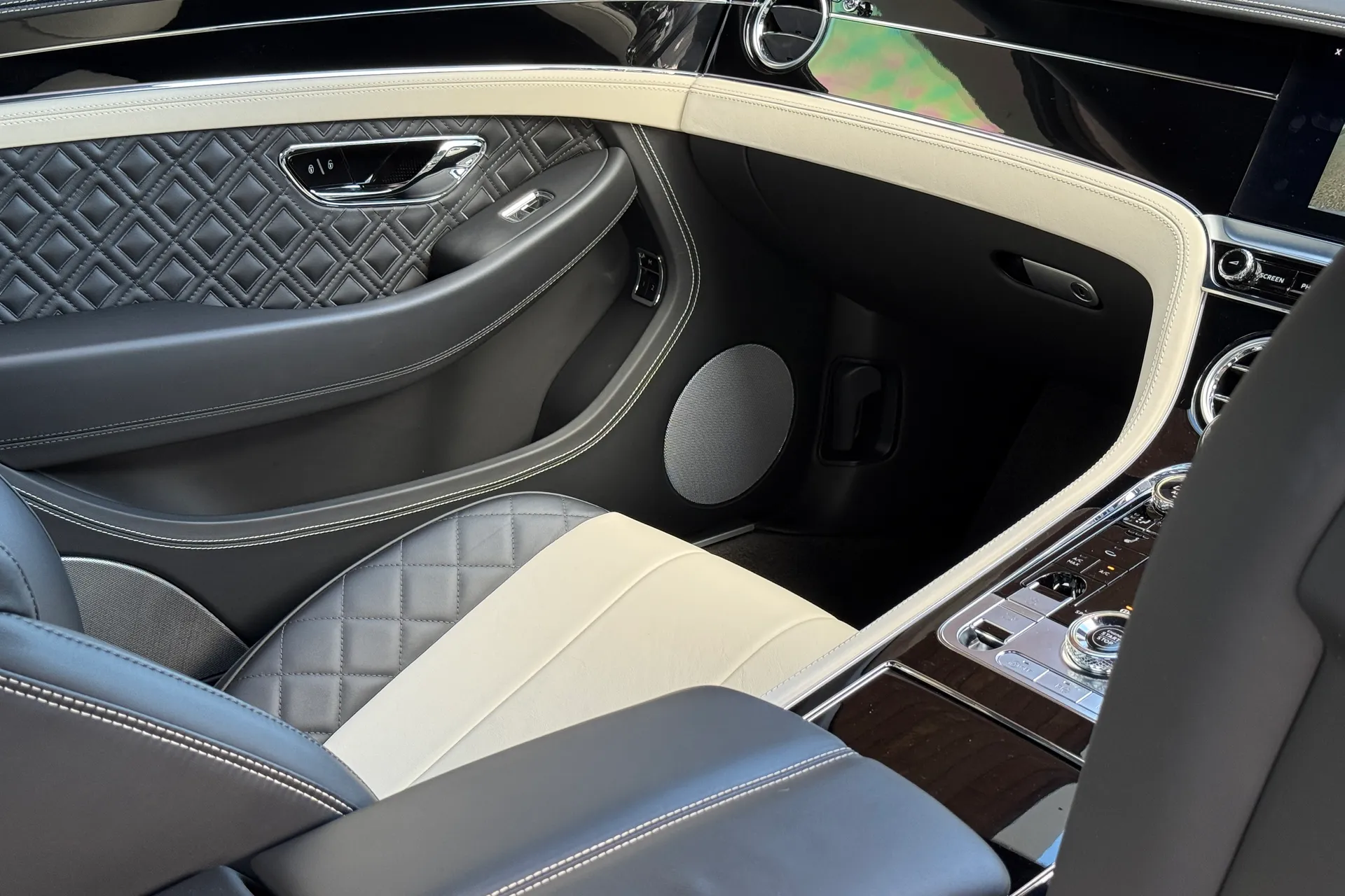 Bentley CONTINENTAL GT thumbnail image number 19