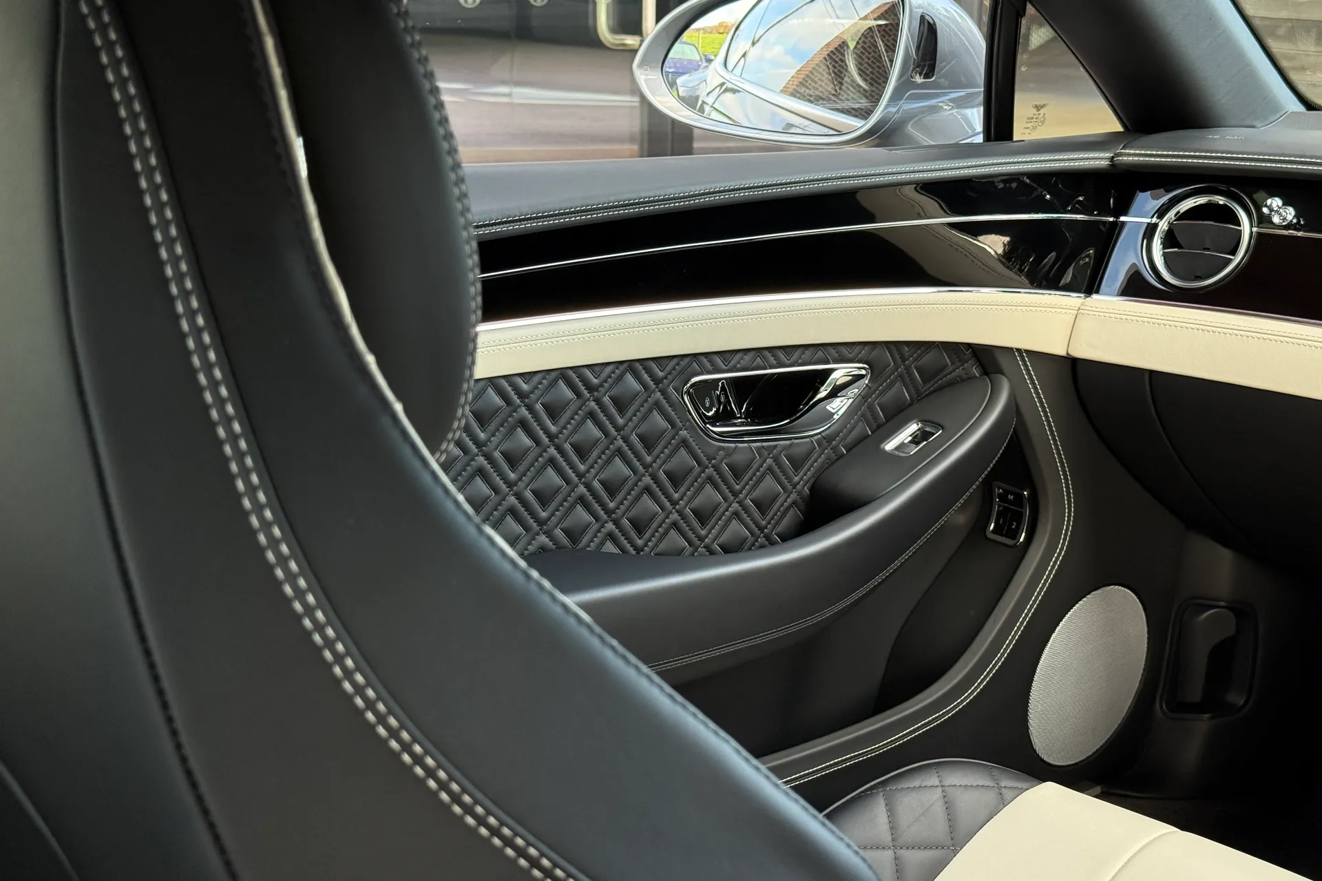 Bentley CONTINENTAL GT thumbnail image number 22