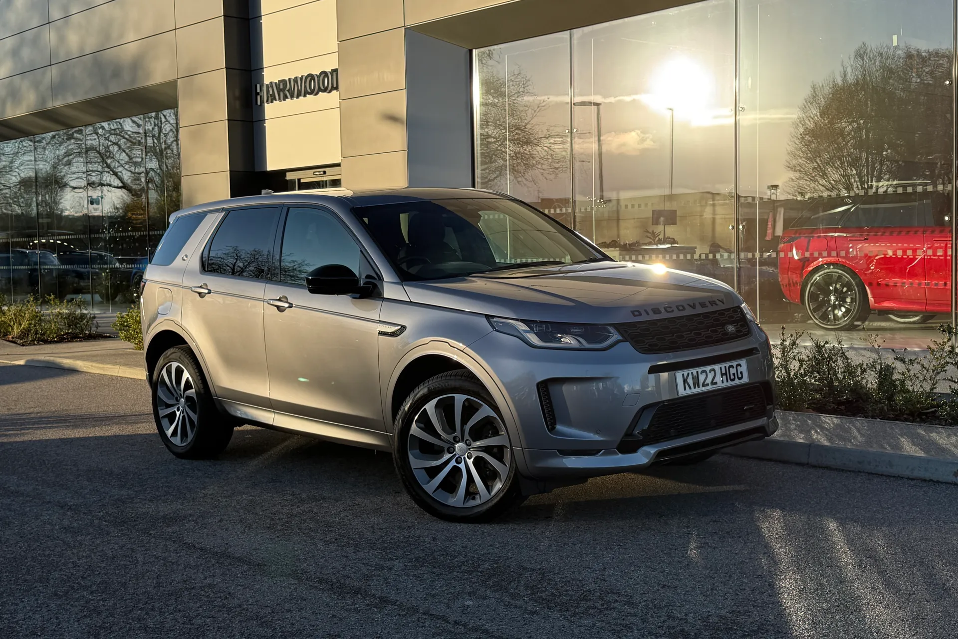 LAND ROVER DISCOVERY SPORT focused image