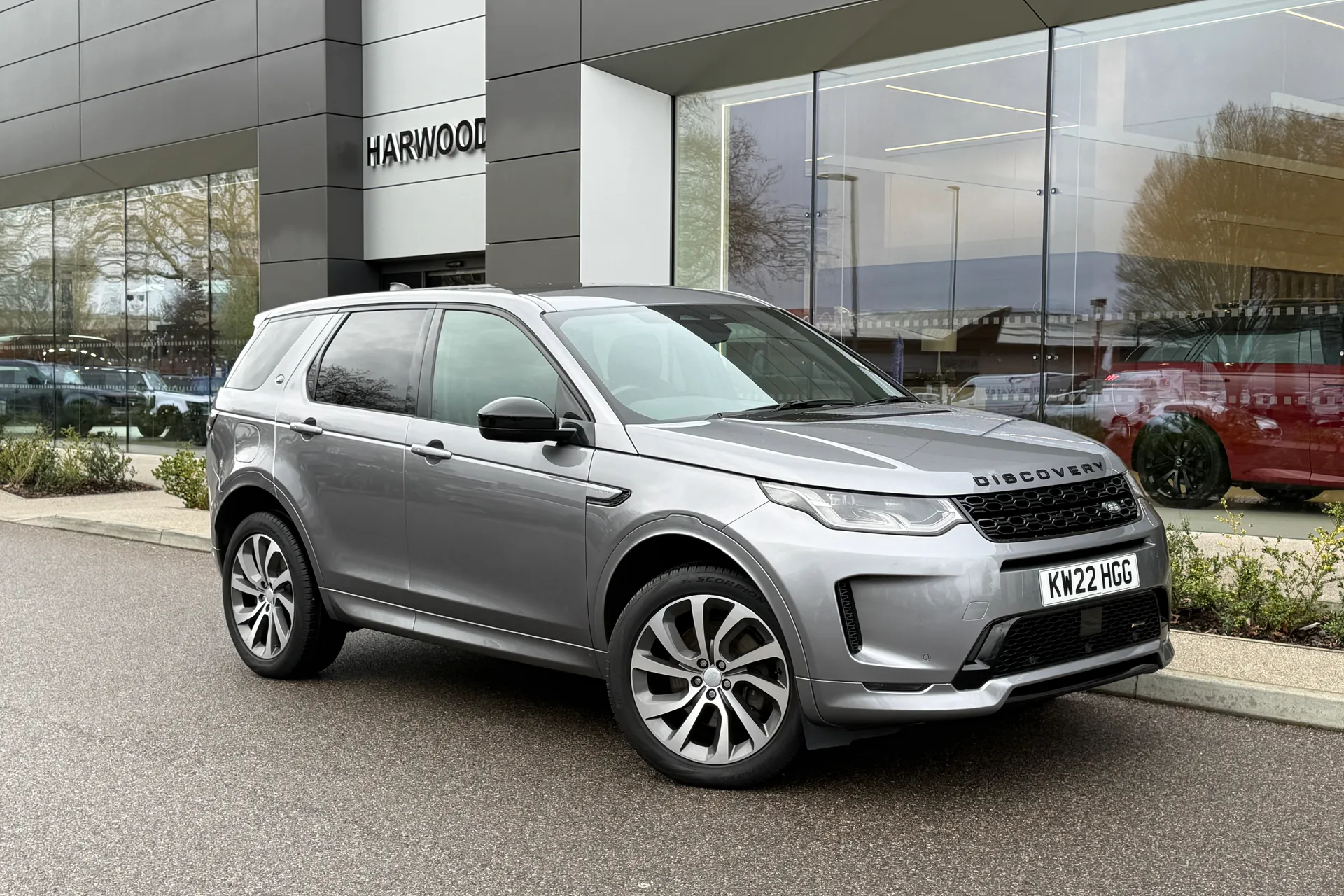 LAND ROVER DISCOVERY SPORT focused image