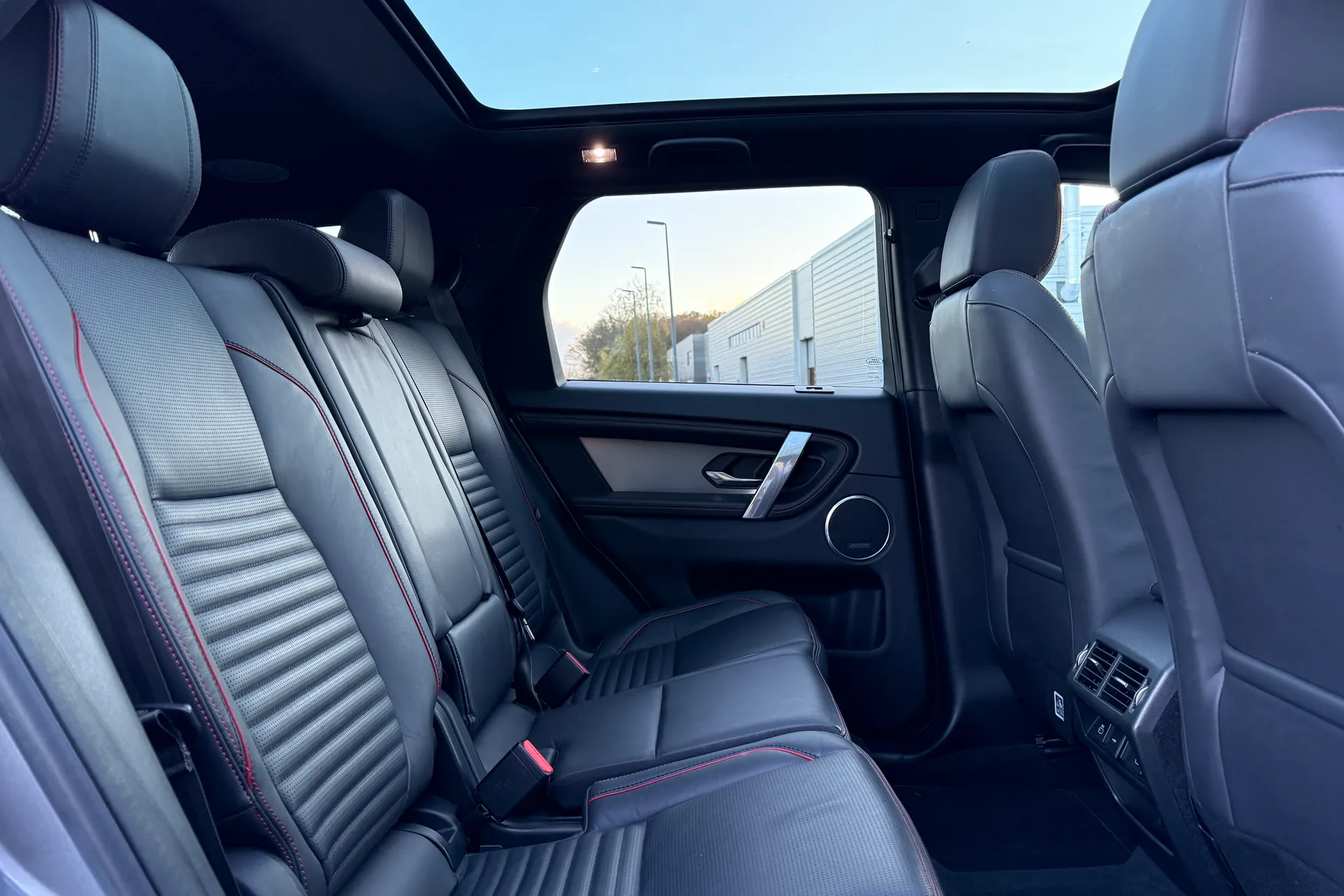 LAND ROVER DISCOVERY SPORT thumbnail image number 36