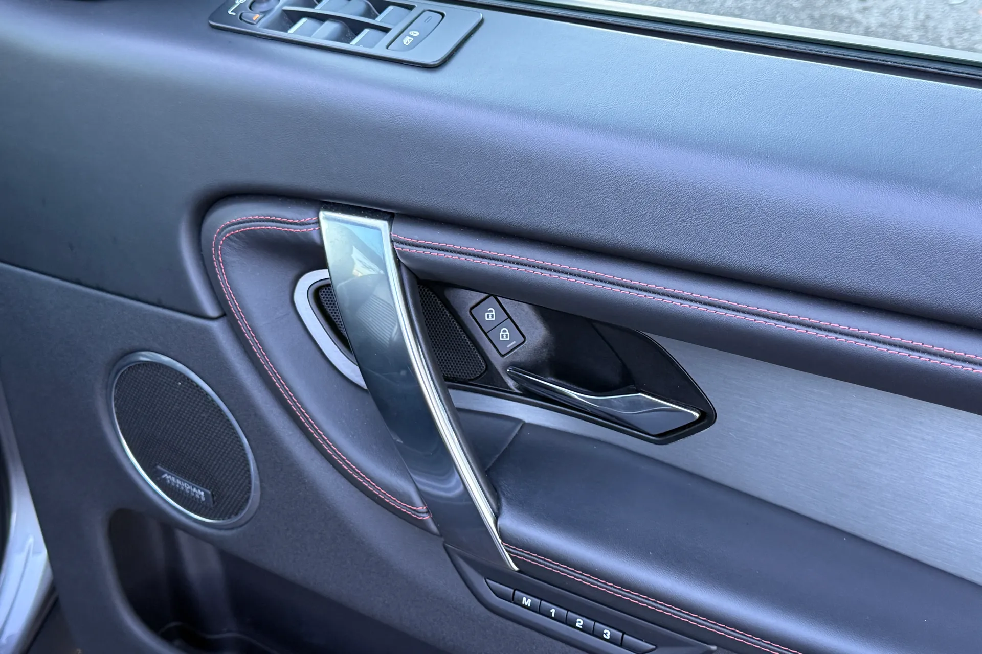 LAND ROVER DISCOVERY SPORT thumbnail image number 23