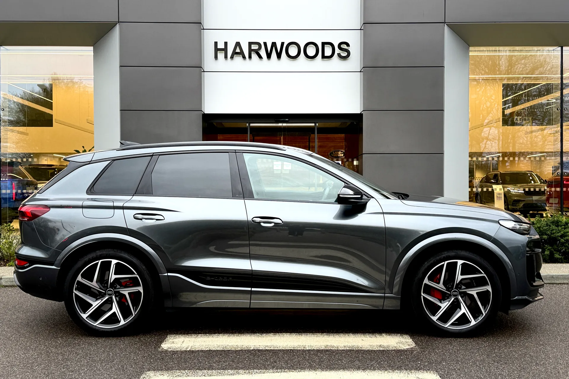 Audi Q6 thumbnail image number 2