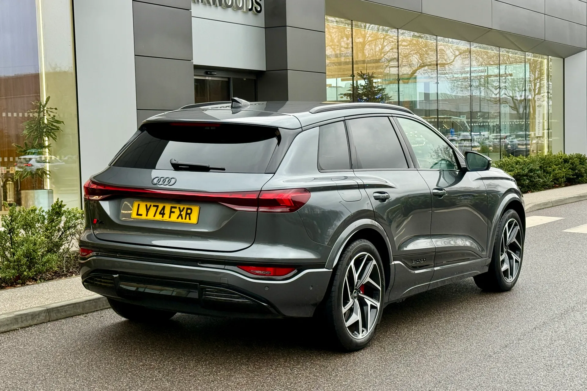 Audi Q6 thumbnail image number 14