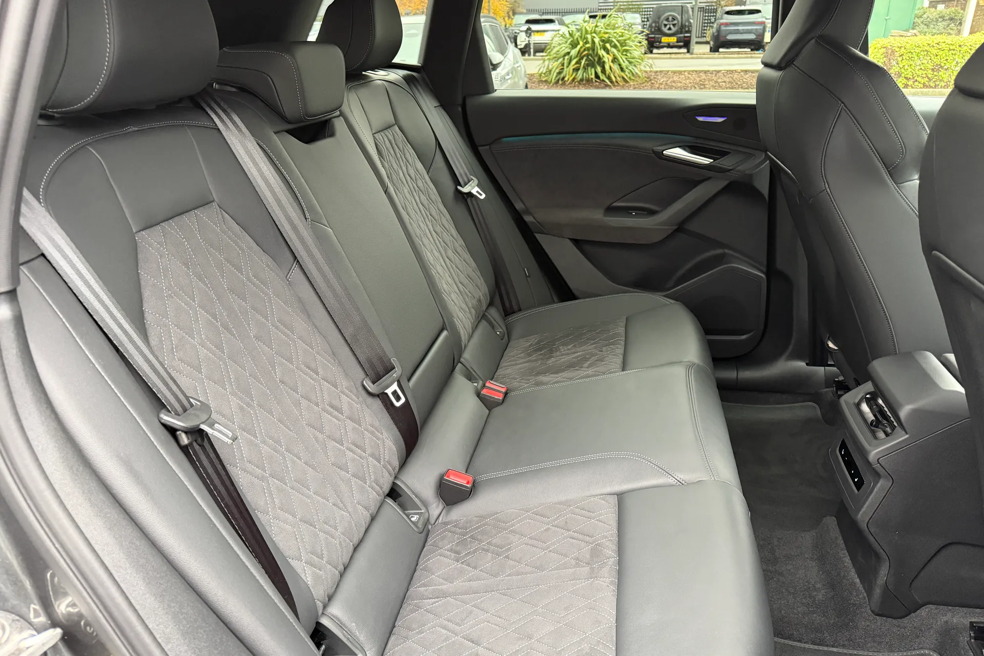 Audi Q6 thumbnail image number 37