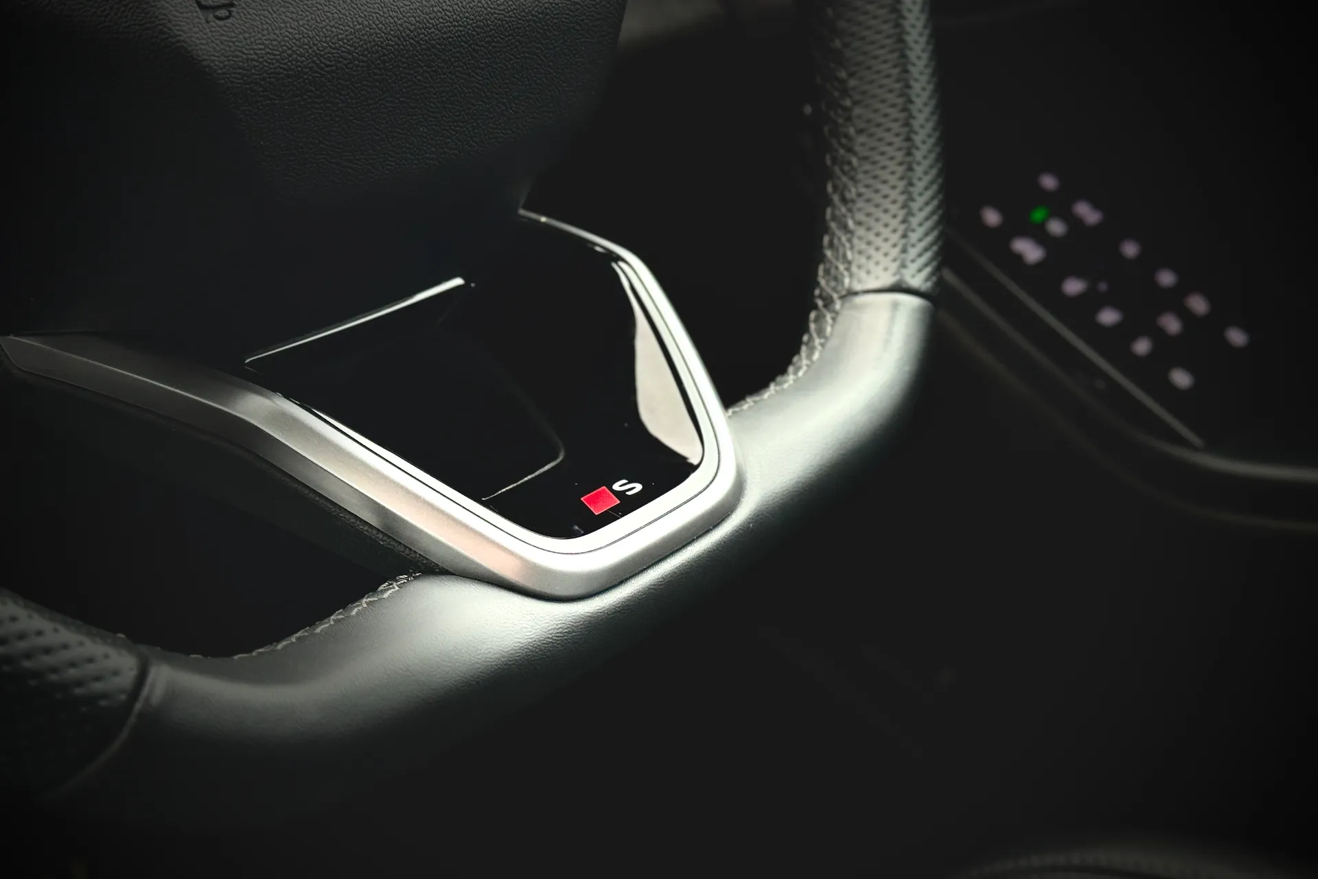 Audi Q6 thumbnail image number 31