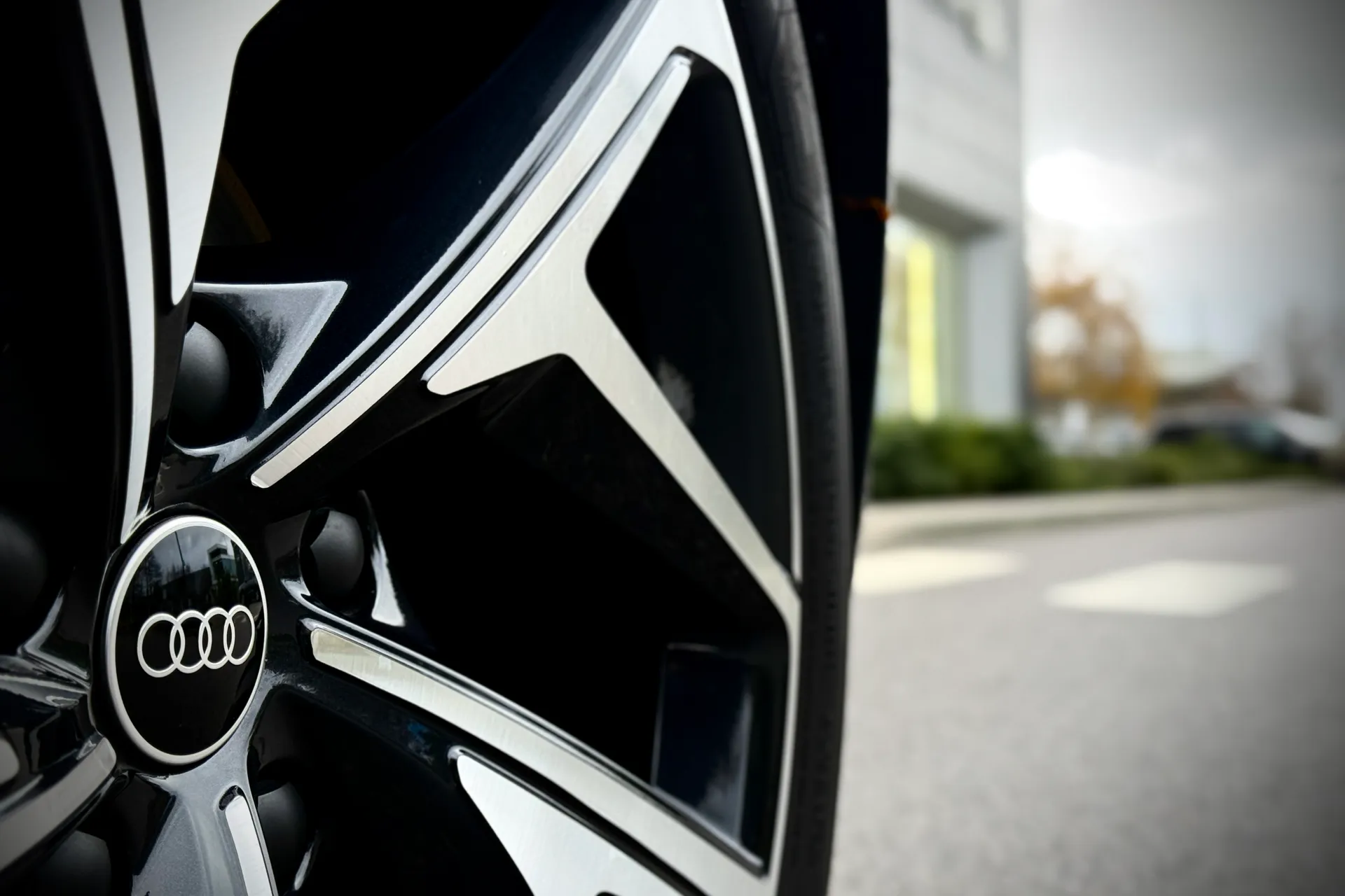 Audi Q6 thumbnail image number 11