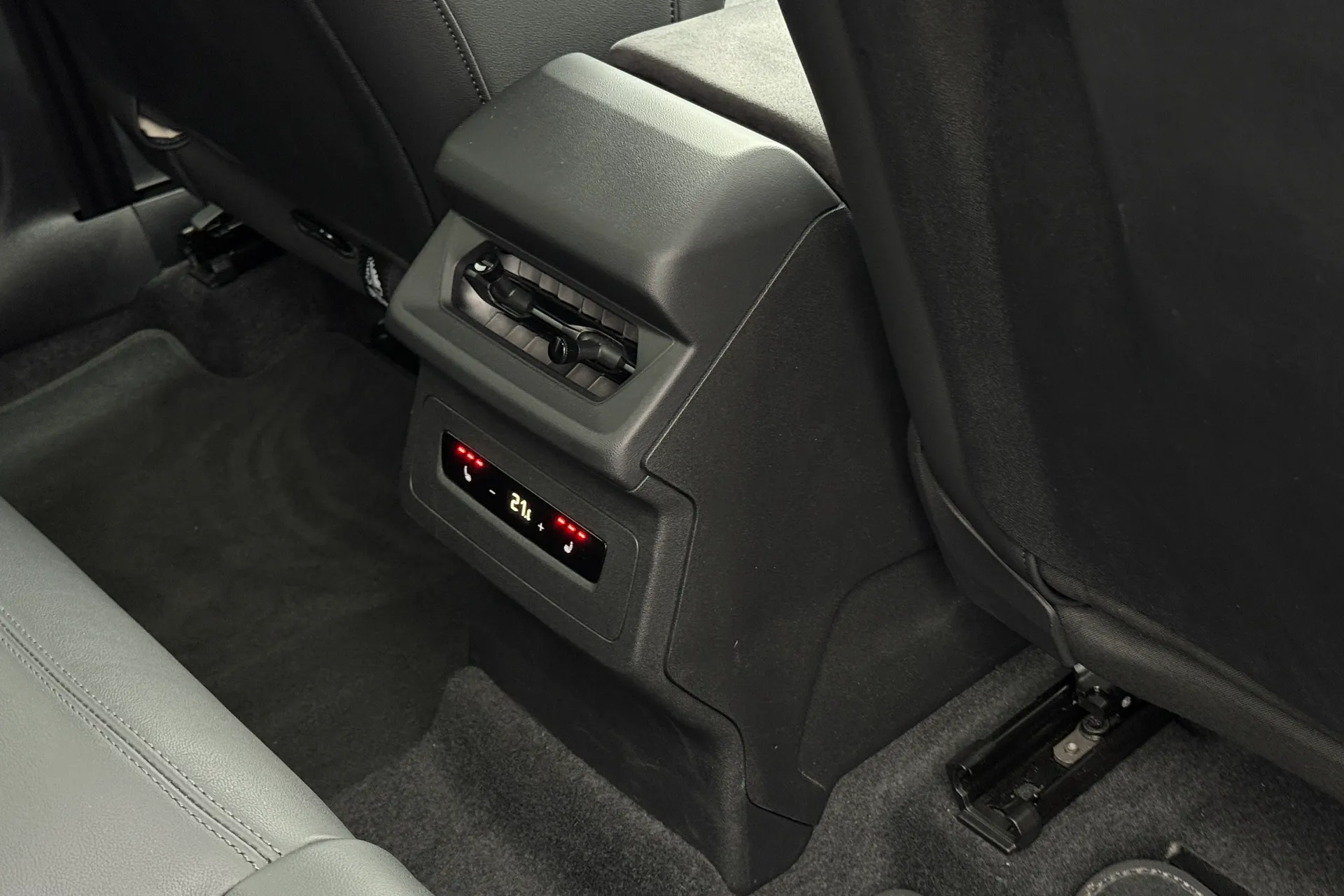 Audi Q6 thumbnail image number 40