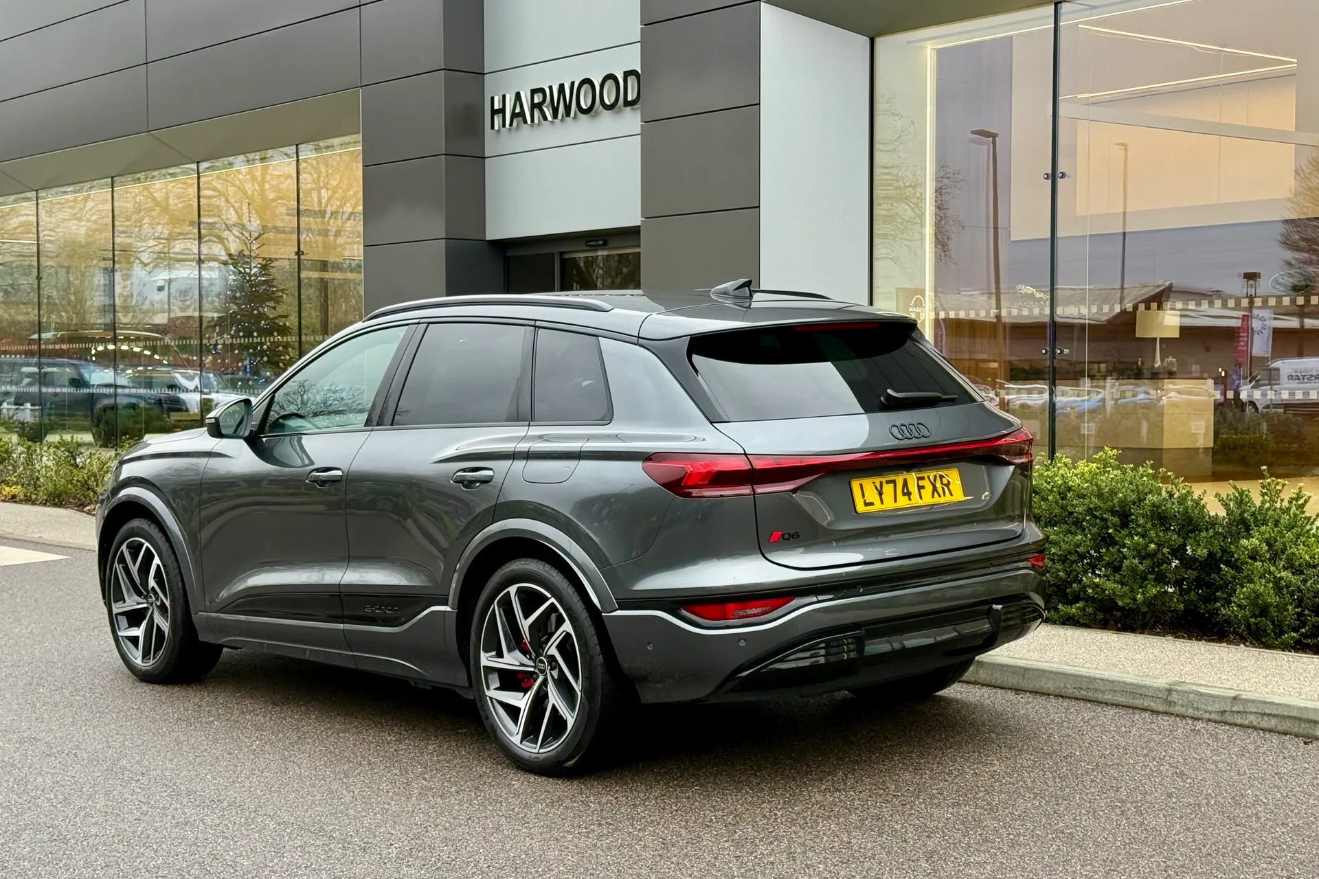 Audi Q6 thumbnail image number 21