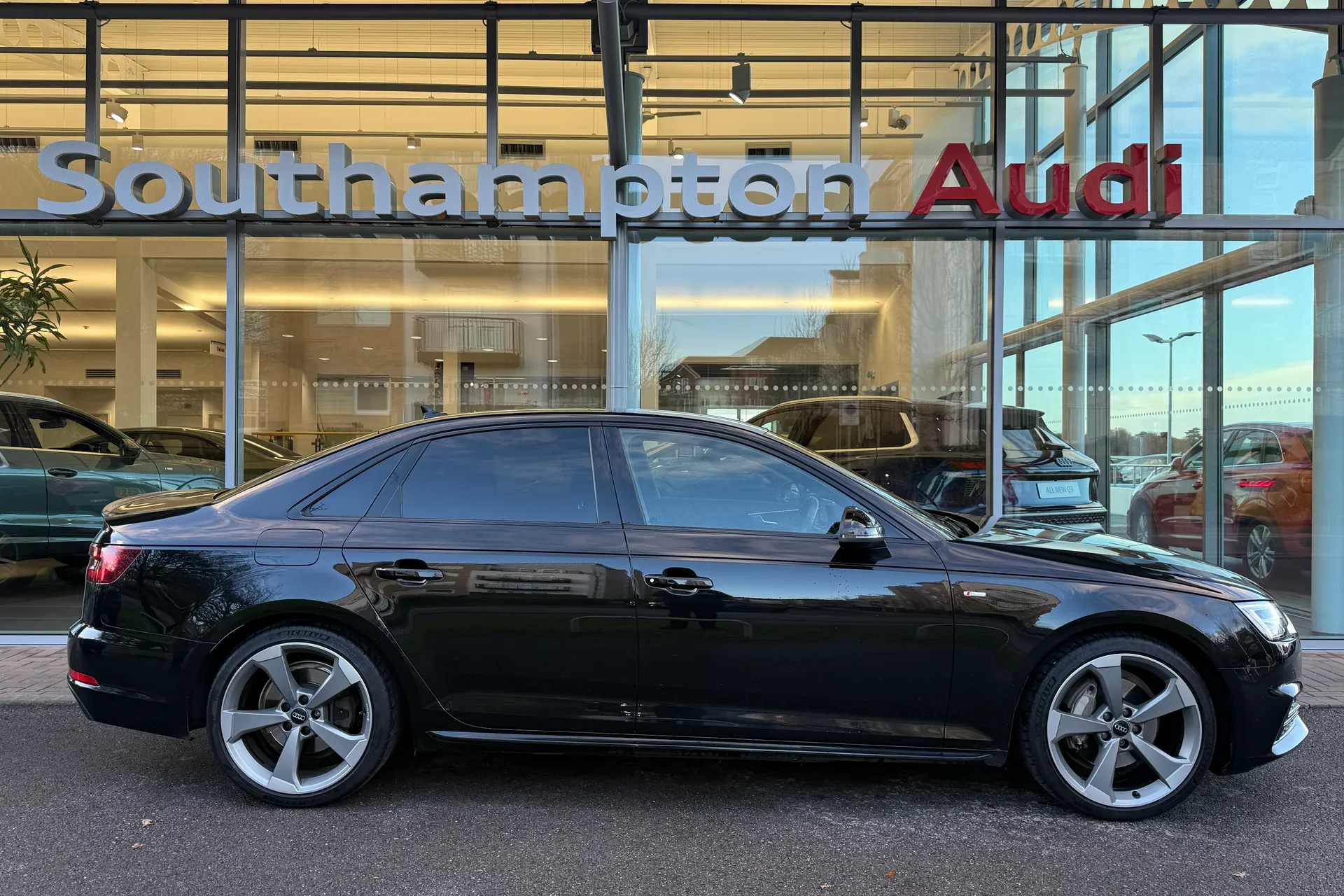 Audi A4 thumbnail image number 2