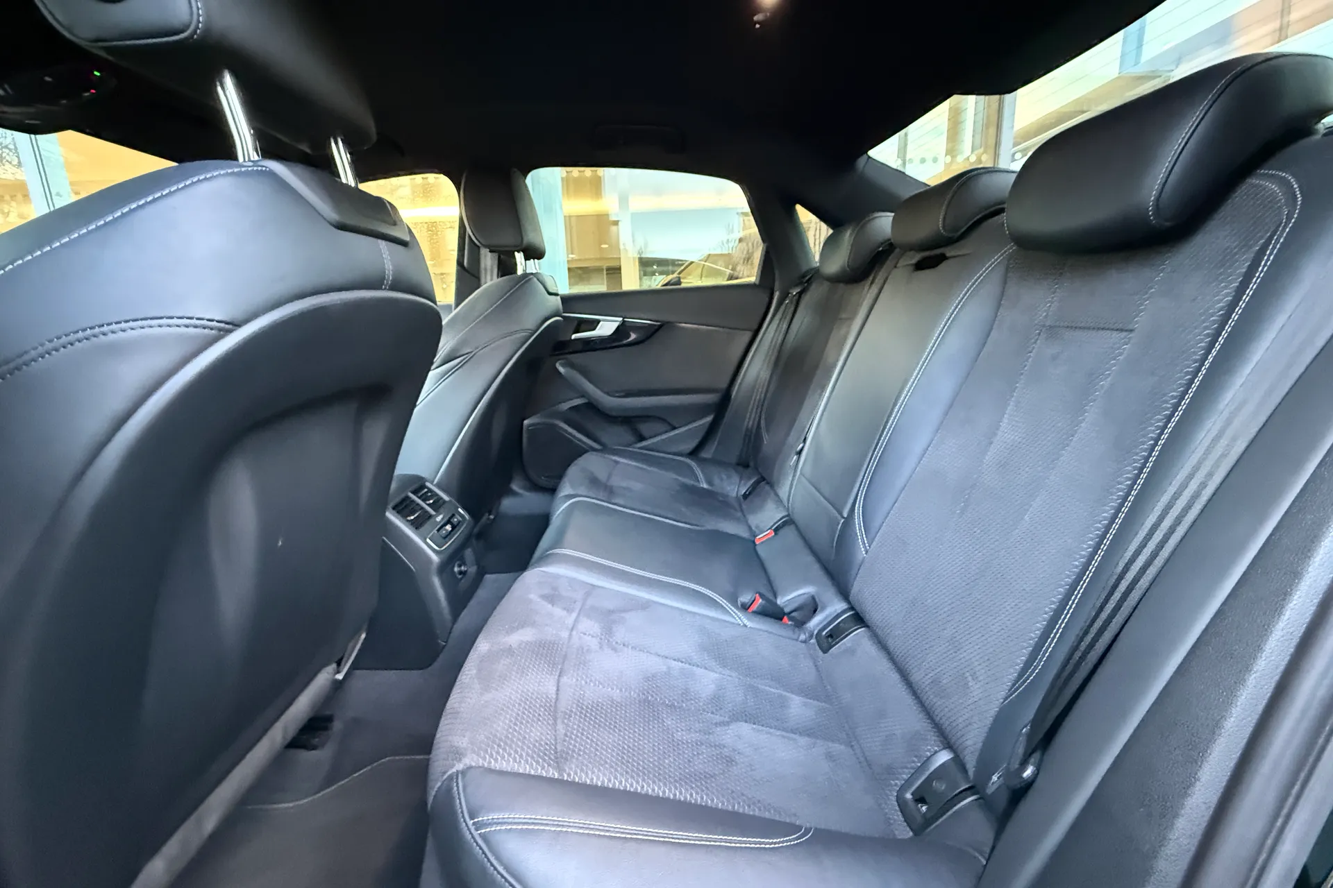 Audi A4 thumbnail image number 52