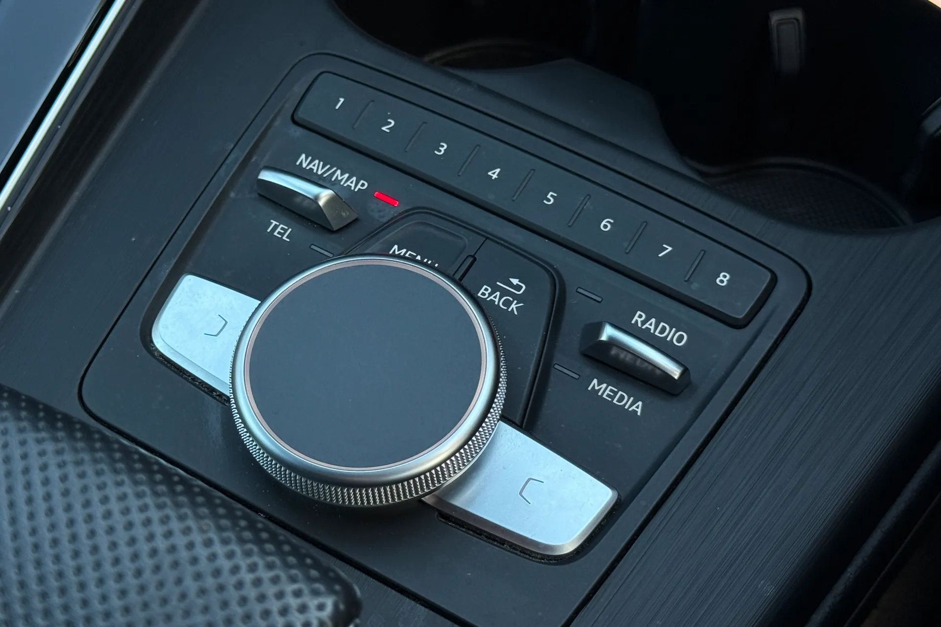 Audi A4 thumbnail image number 17