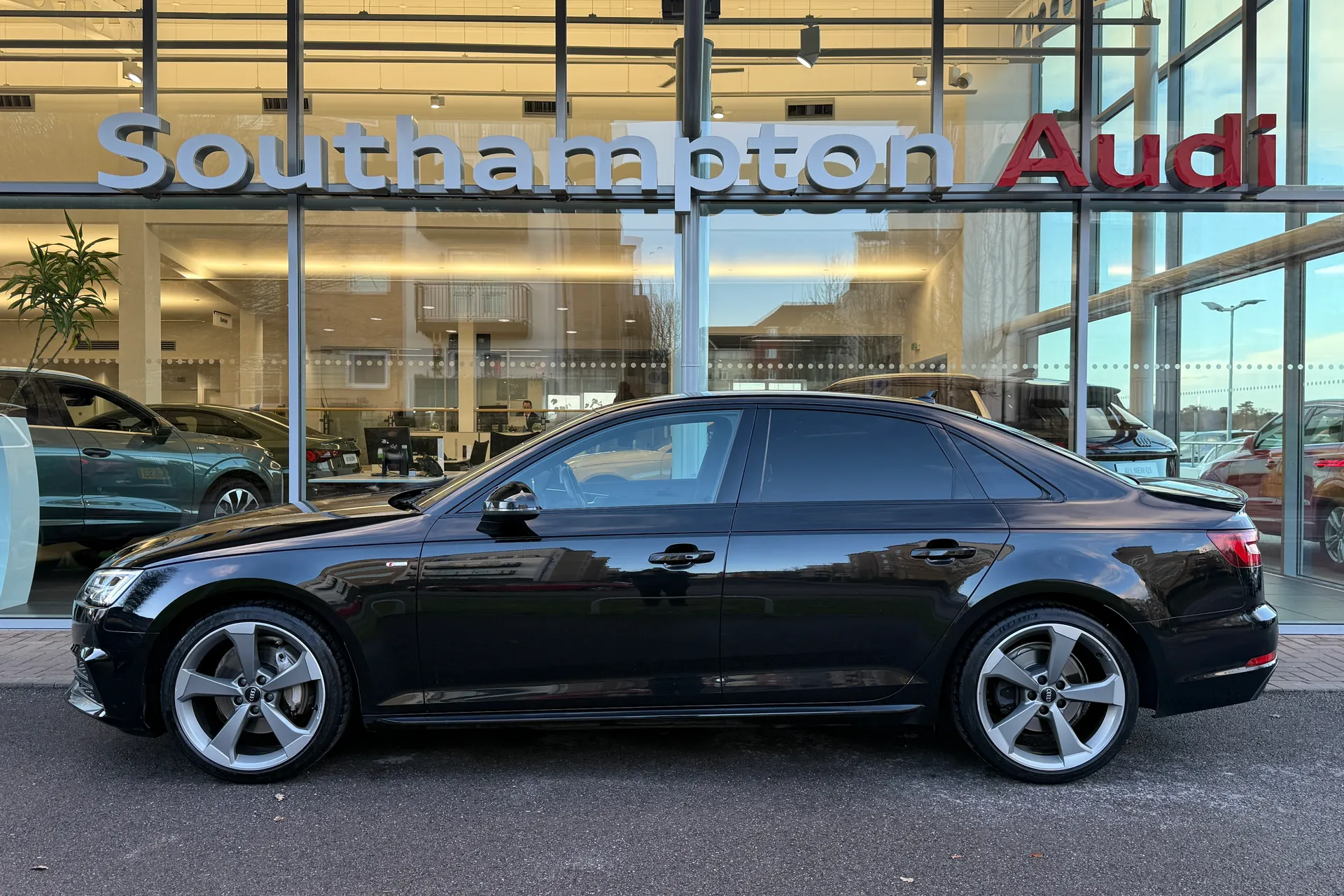 Audi A4 thumbnail image number 51