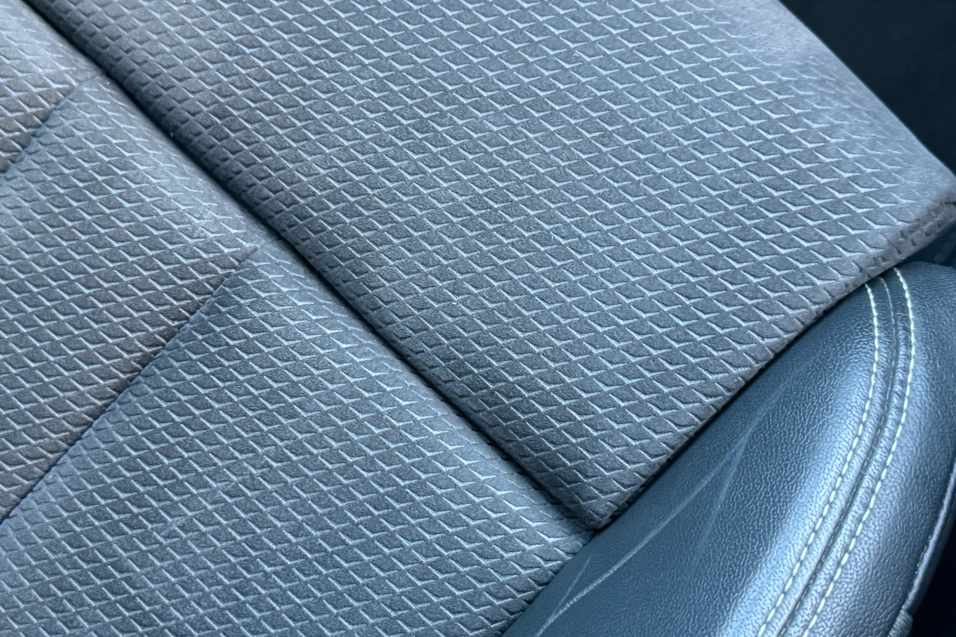 Audi A4 thumbnail image number 23