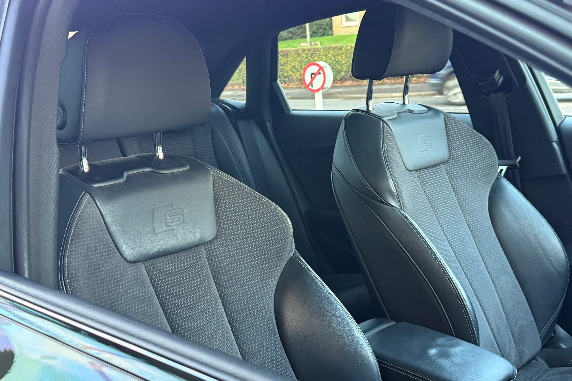 Audi A4 thumbnail image number 34