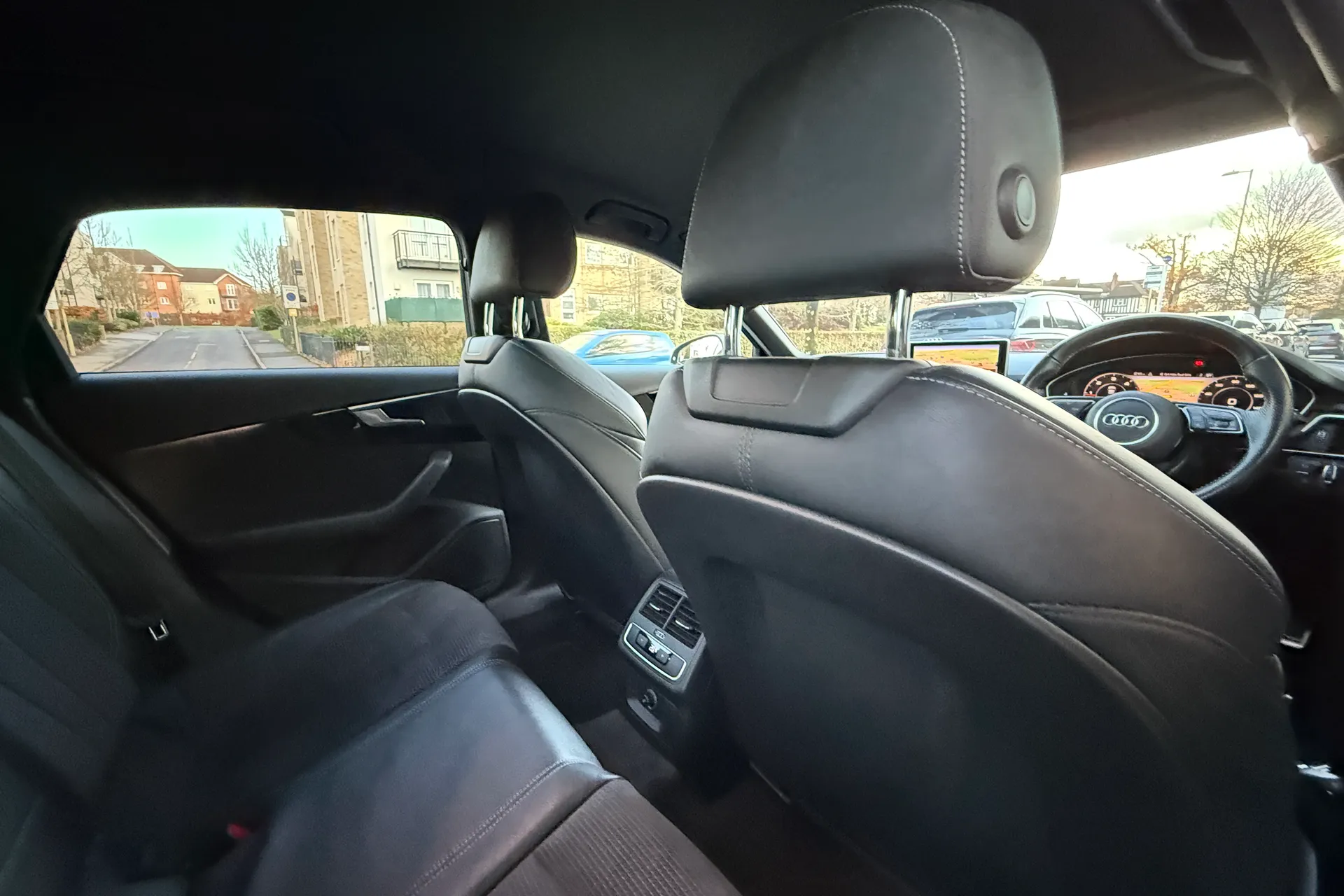 Audi A4 thumbnail image number 36