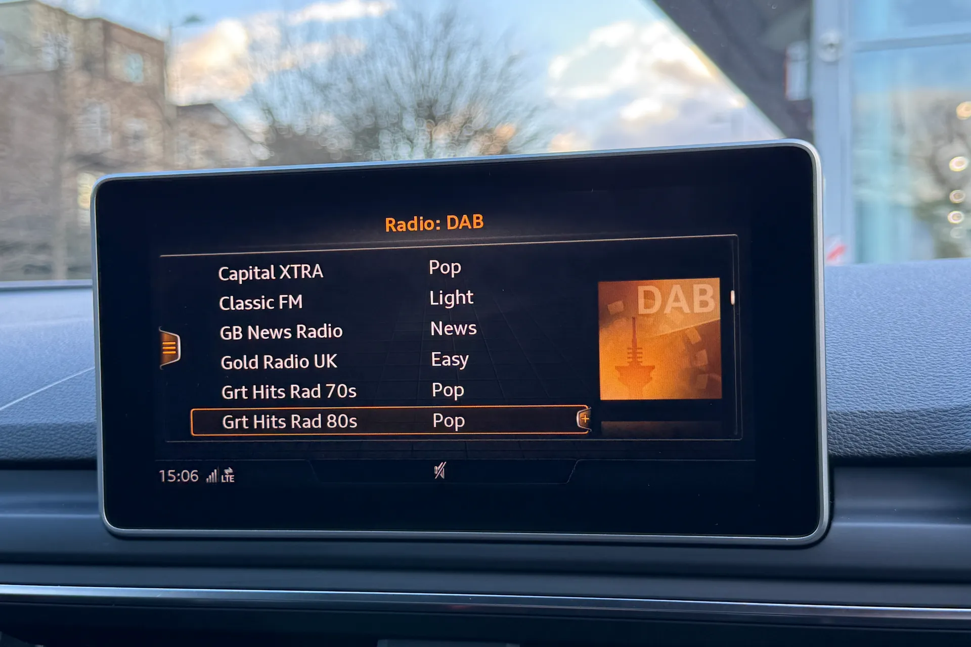 Audi A4 thumbnail image number 25