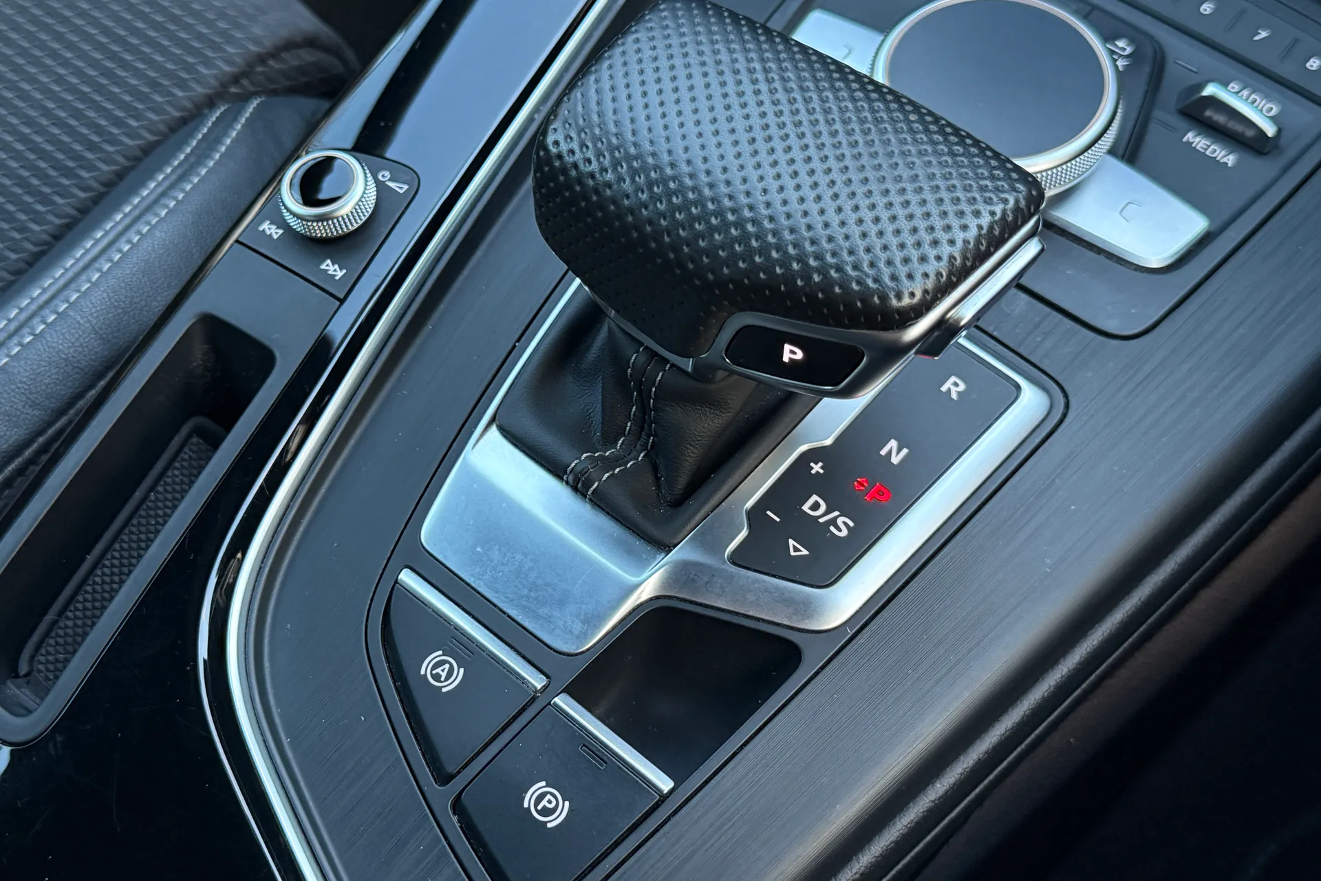 Audi A4 thumbnail image number 18