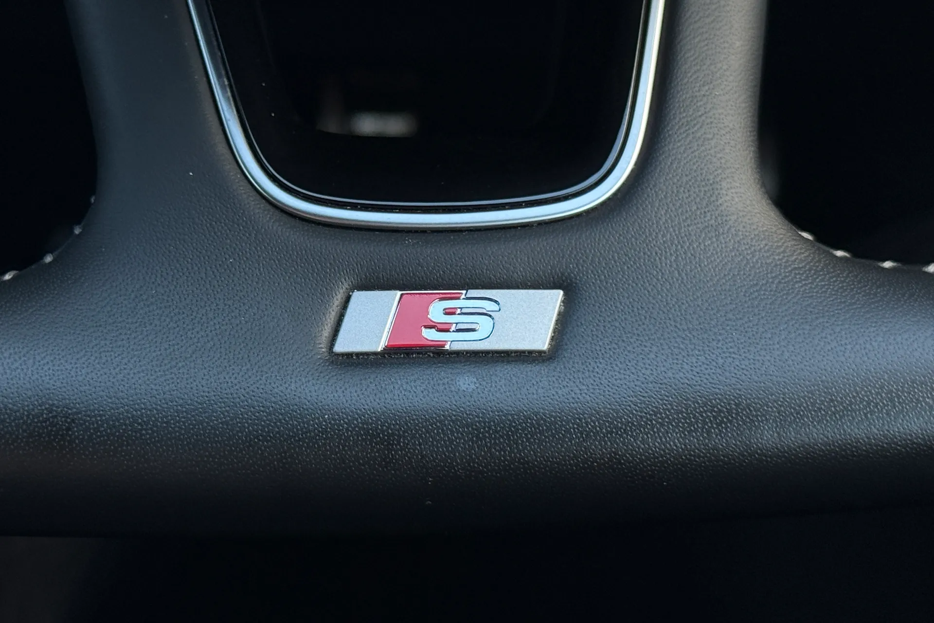 Audi A4 thumbnail image number 16