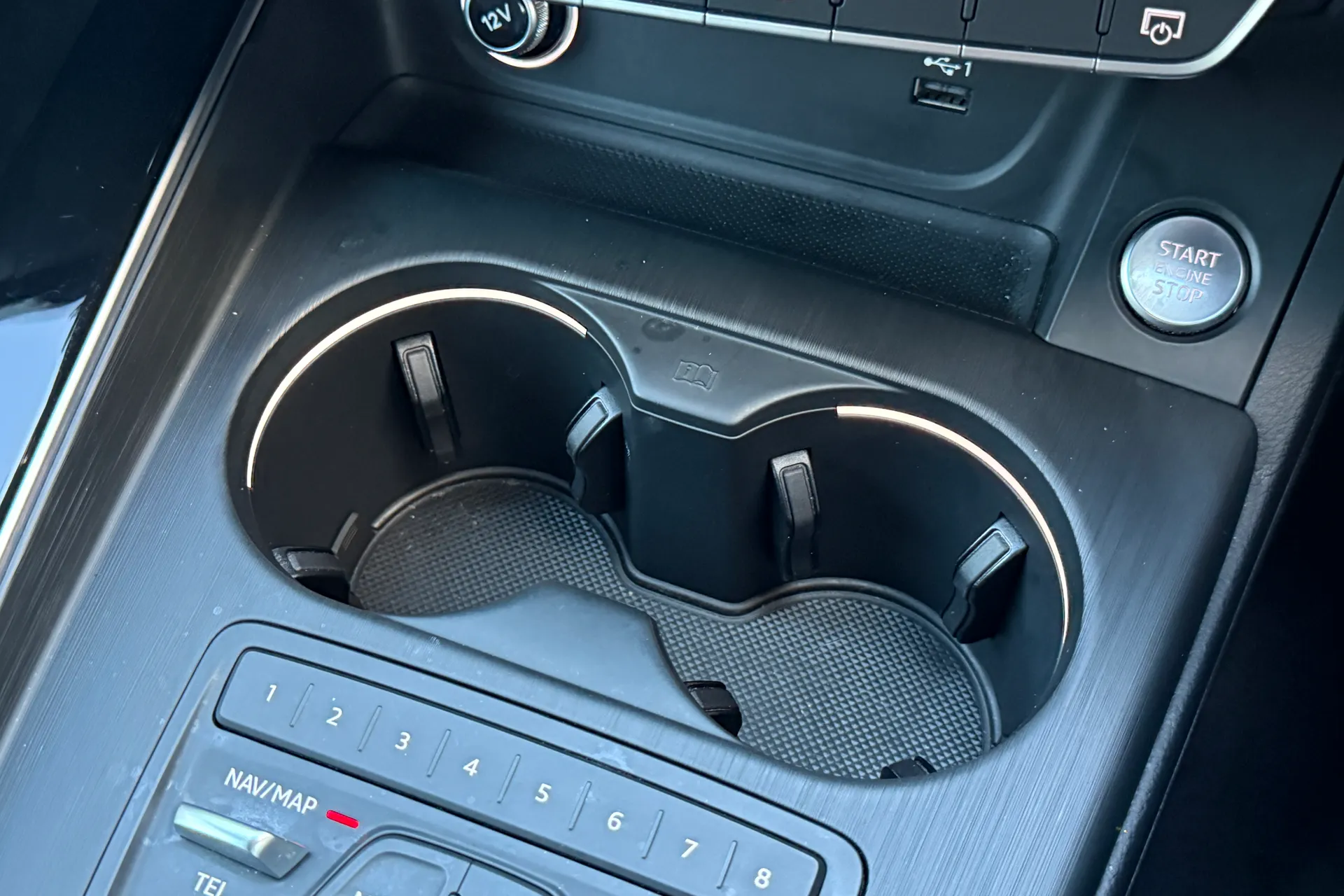 Audi A4 thumbnail image number 20