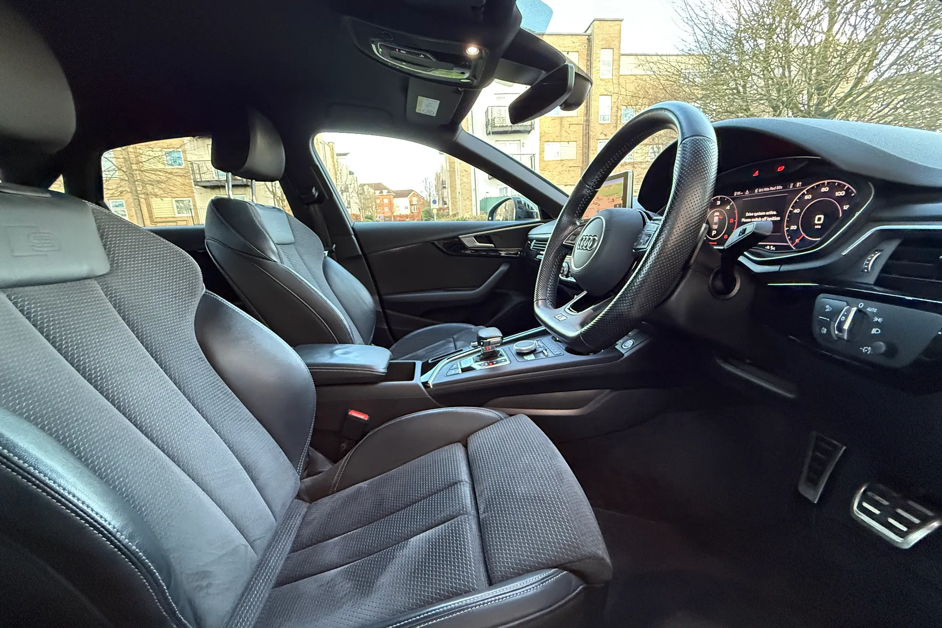 Audi A4 thumbnail image number 32