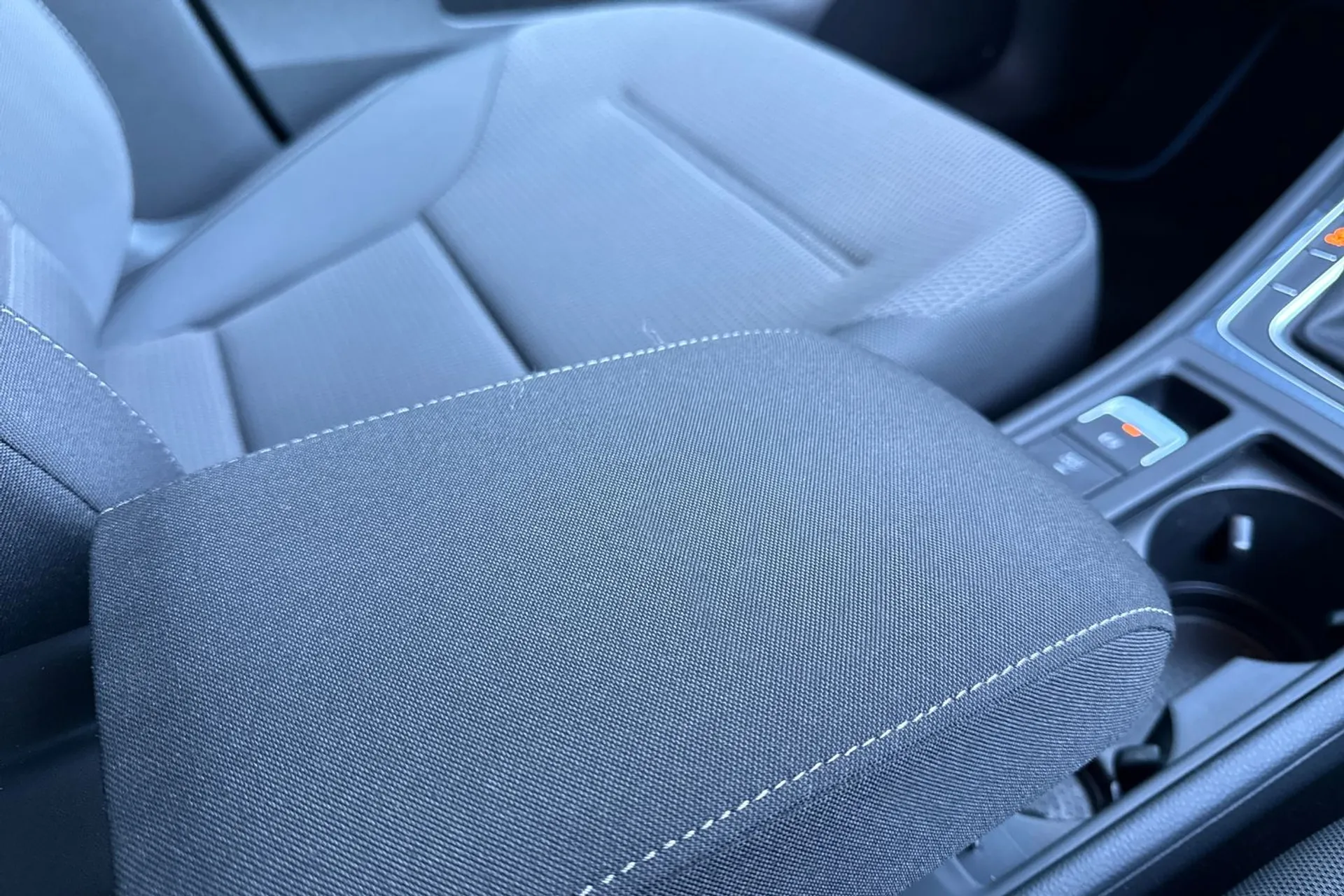 VOLKSWAGEN GOLF thumbnail image number 48