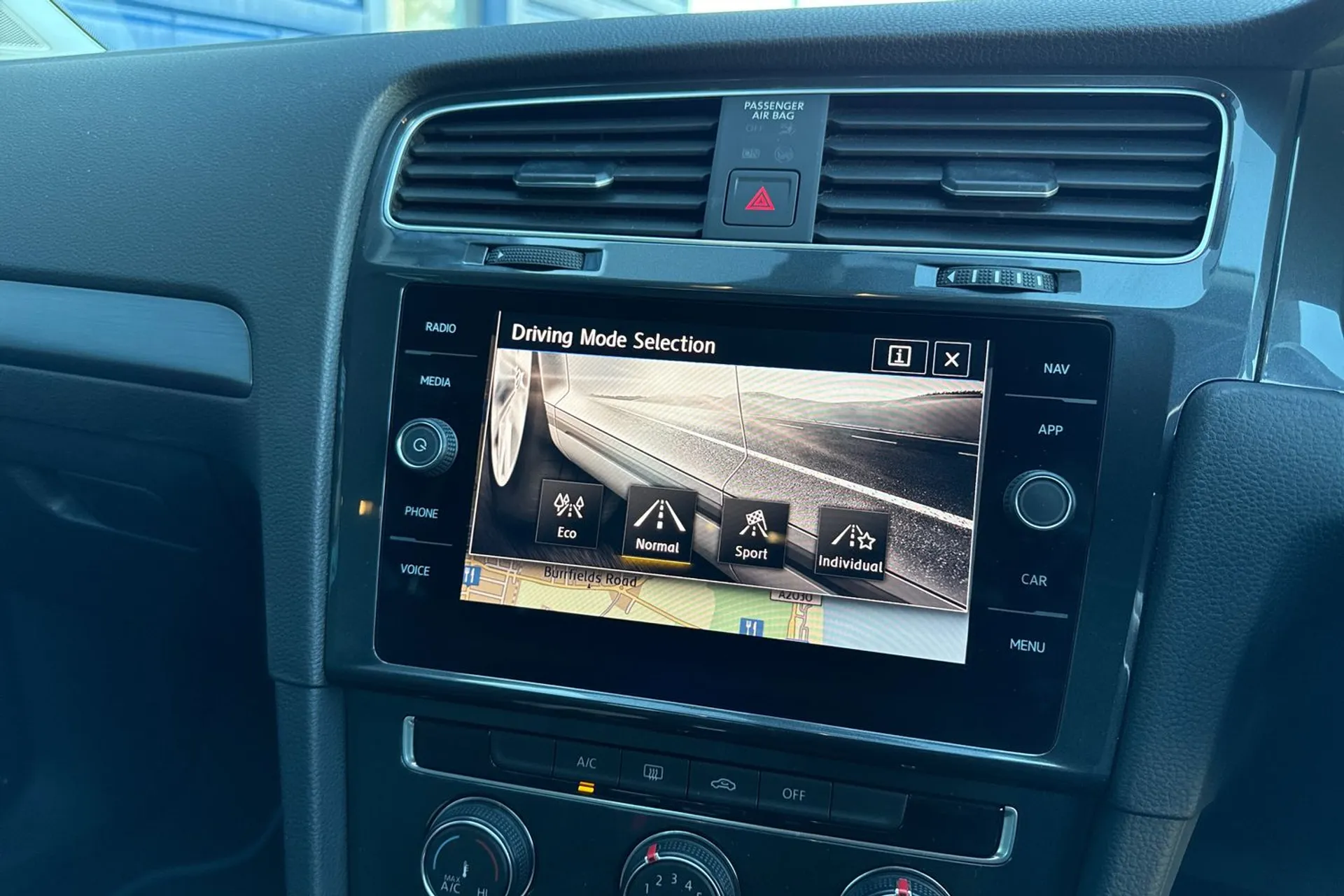 VOLKSWAGEN GOLF thumbnail image number 36