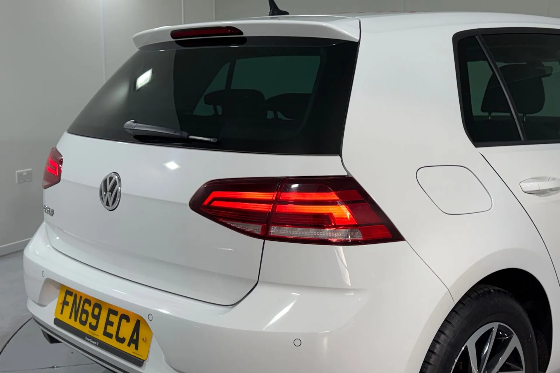 VOLKSWAGEN GOLF thumbnail image number 19