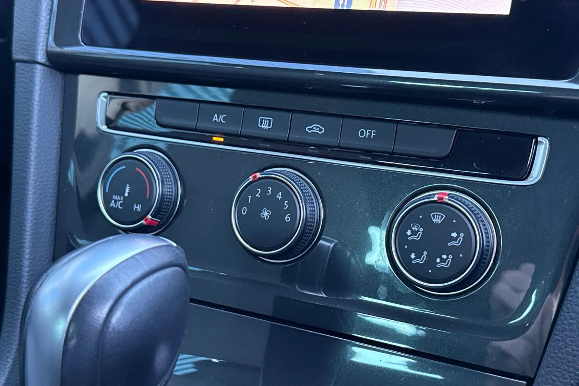 VOLKSWAGEN GOLF thumbnail image number 28