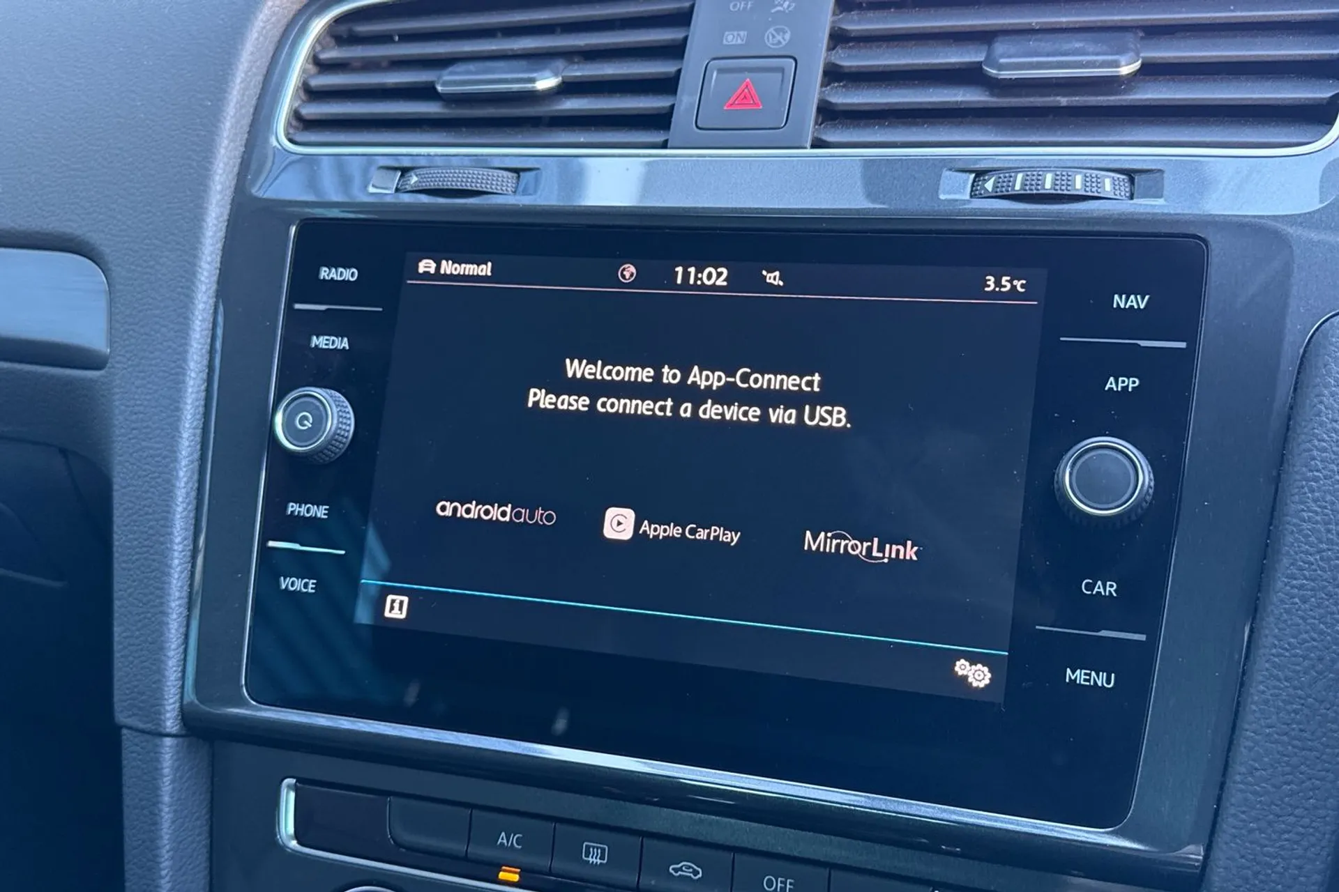 VOLKSWAGEN GOLF thumbnail image number 34