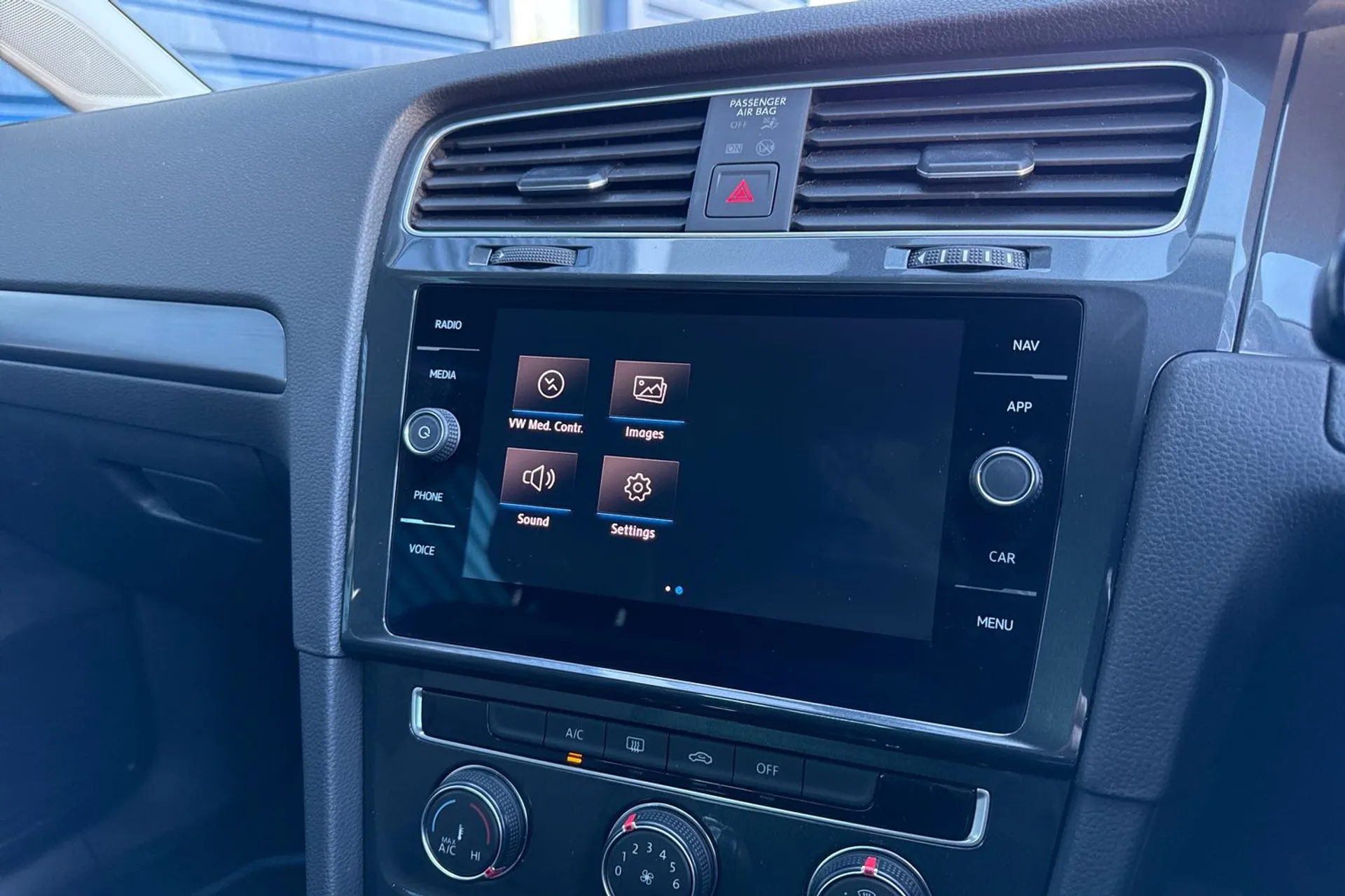 VOLKSWAGEN GOLF thumbnail image number 30