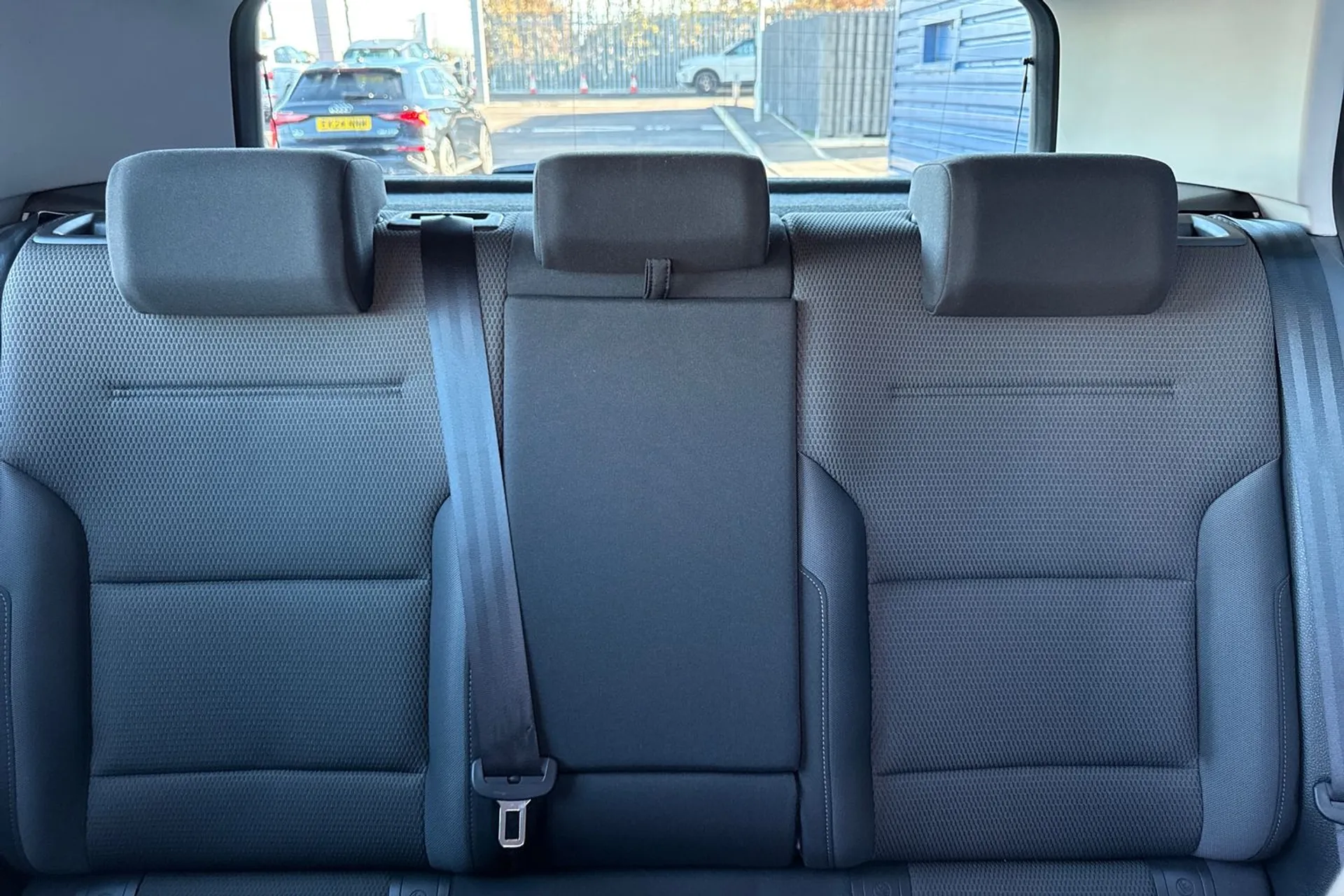 VOLKSWAGEN GOLF thumbnail image number 41