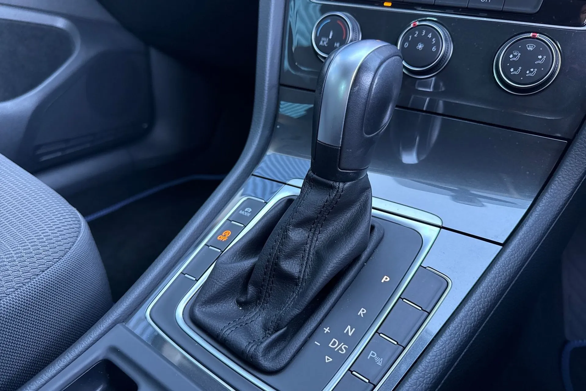 VOLKSWAGEN GOLF thumbnail image number 22