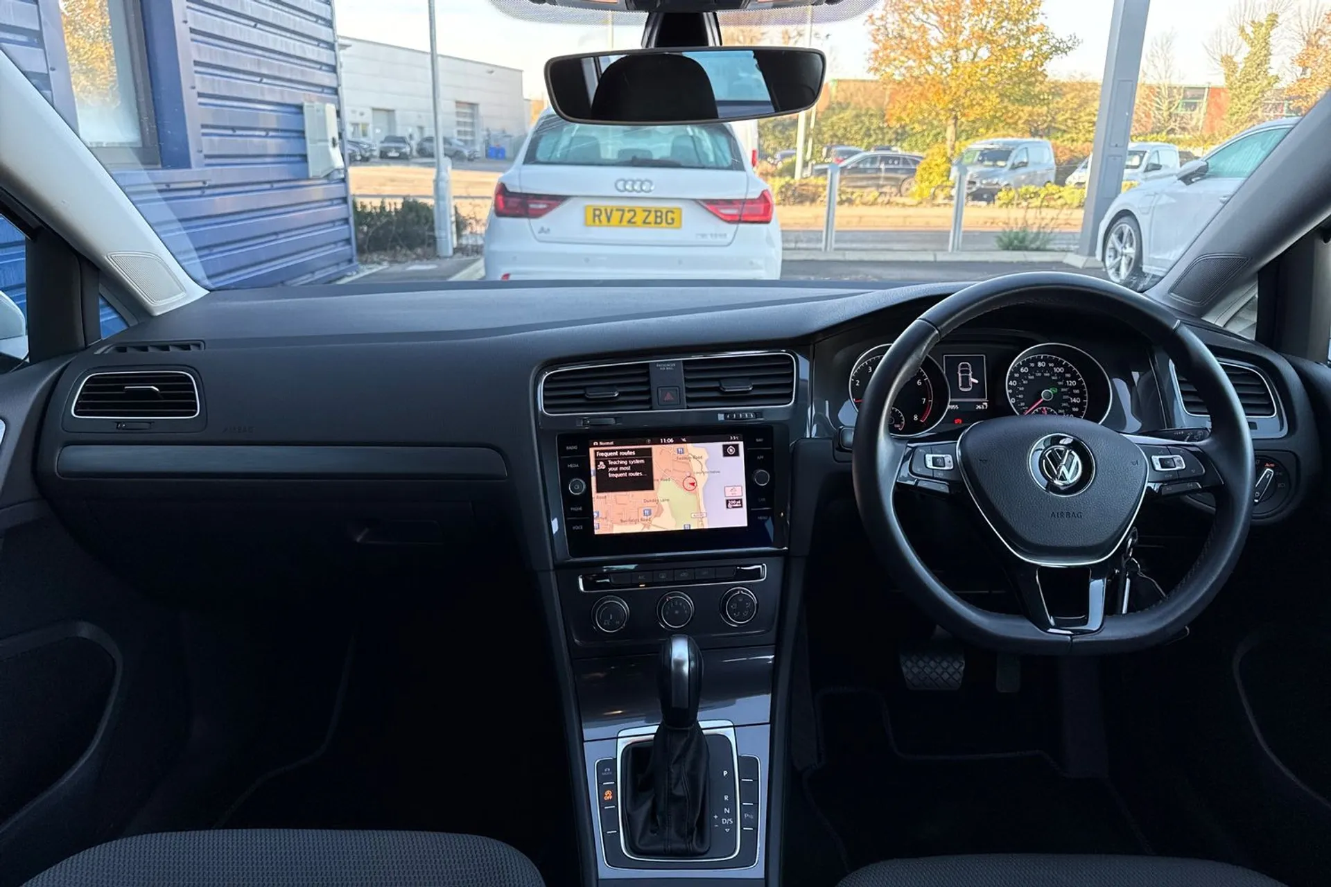 VOLKSWAGEN GOLF thumbnail image number 3