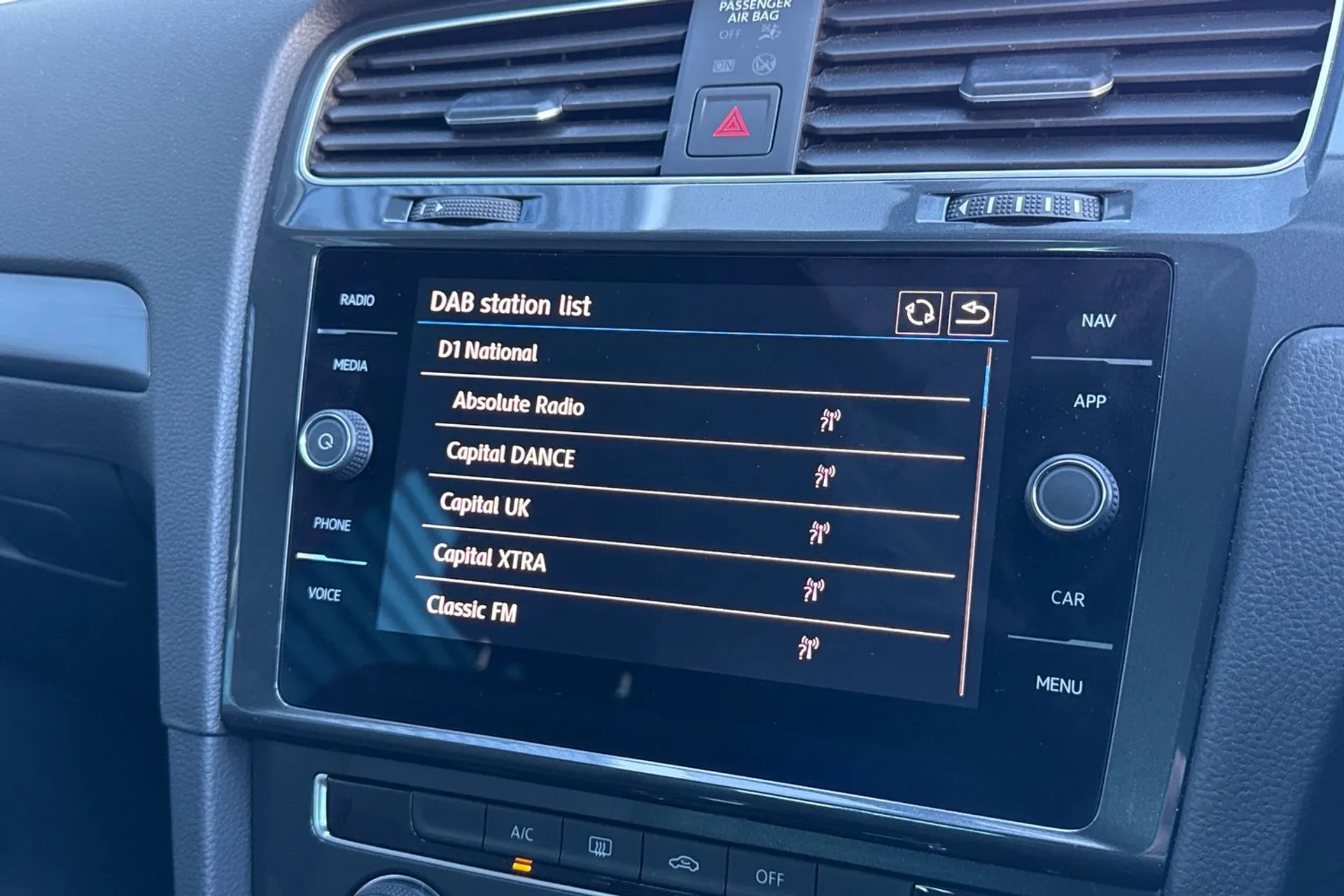 VOLKSWAGEN GOLF thumbnail image number 24