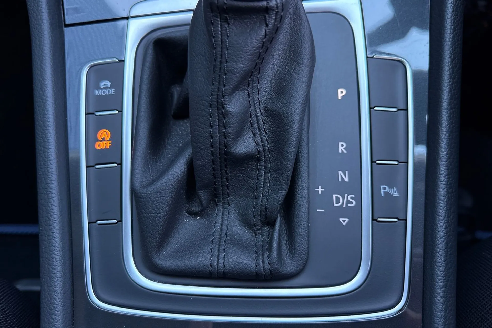 VOLKSWAGEN GOLF thumbnail image number 31