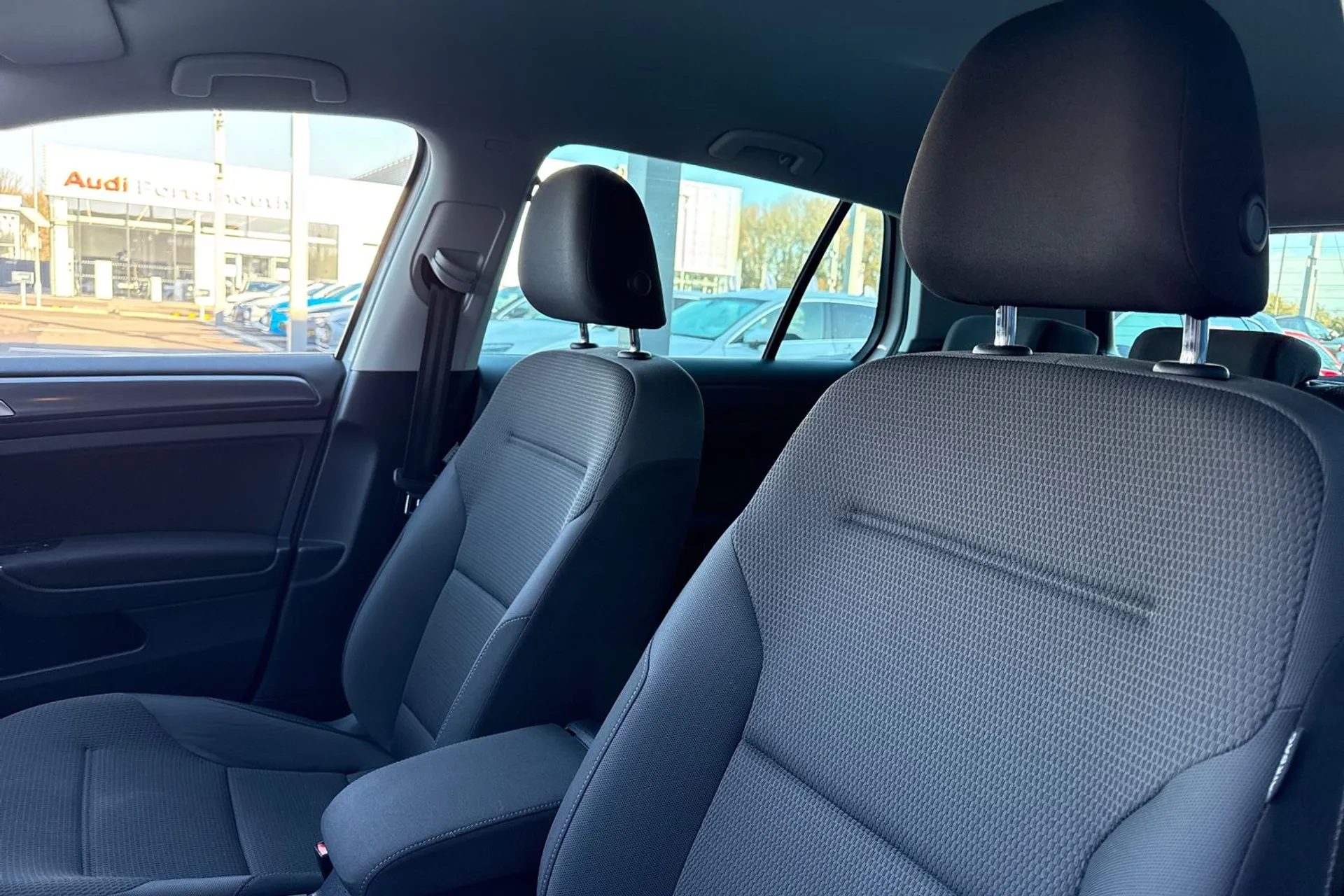 VOLKSWAGEN GOLF thumbnail image number 38