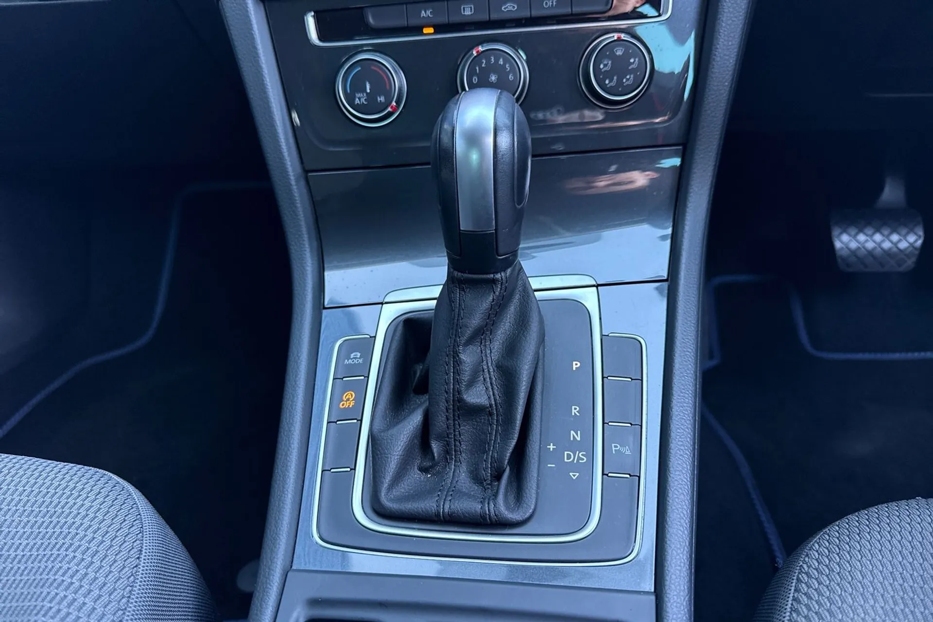 VOLKSWAGEN GOLF thumbnail image number 44