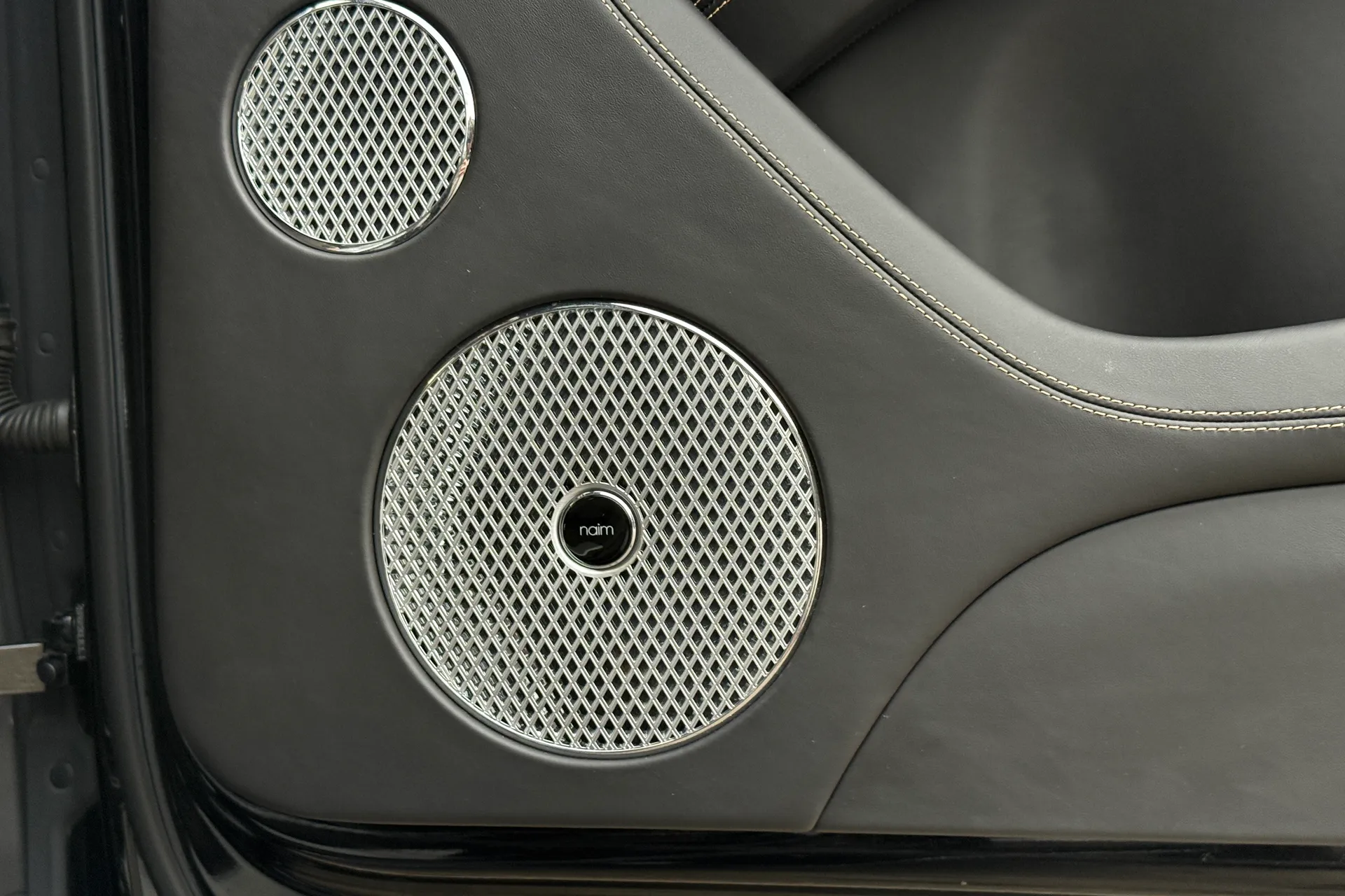 Bentley BENTAYGA thumbnail image number 16