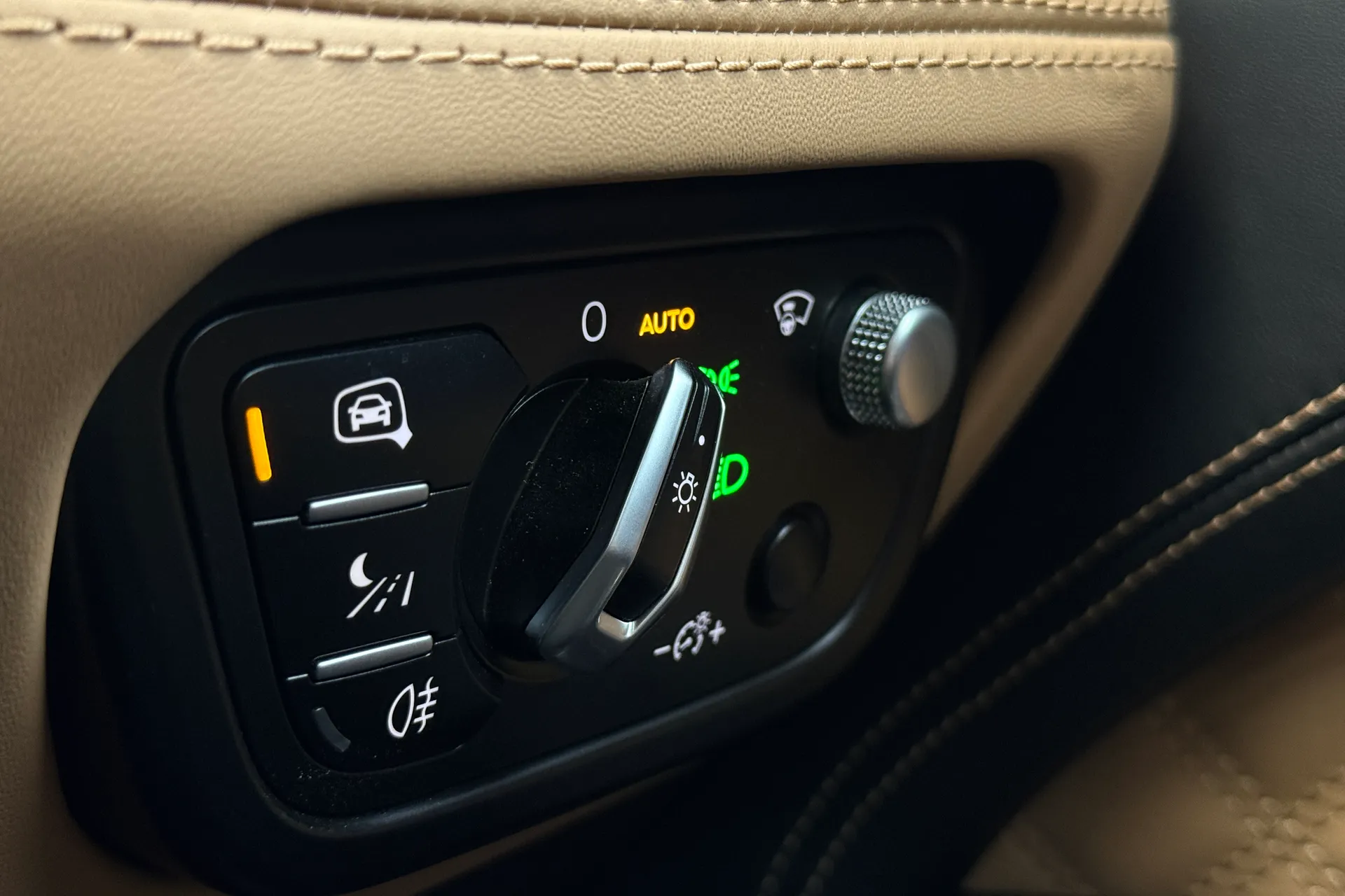 Bentley BENTAYGA thumbnail image number 35