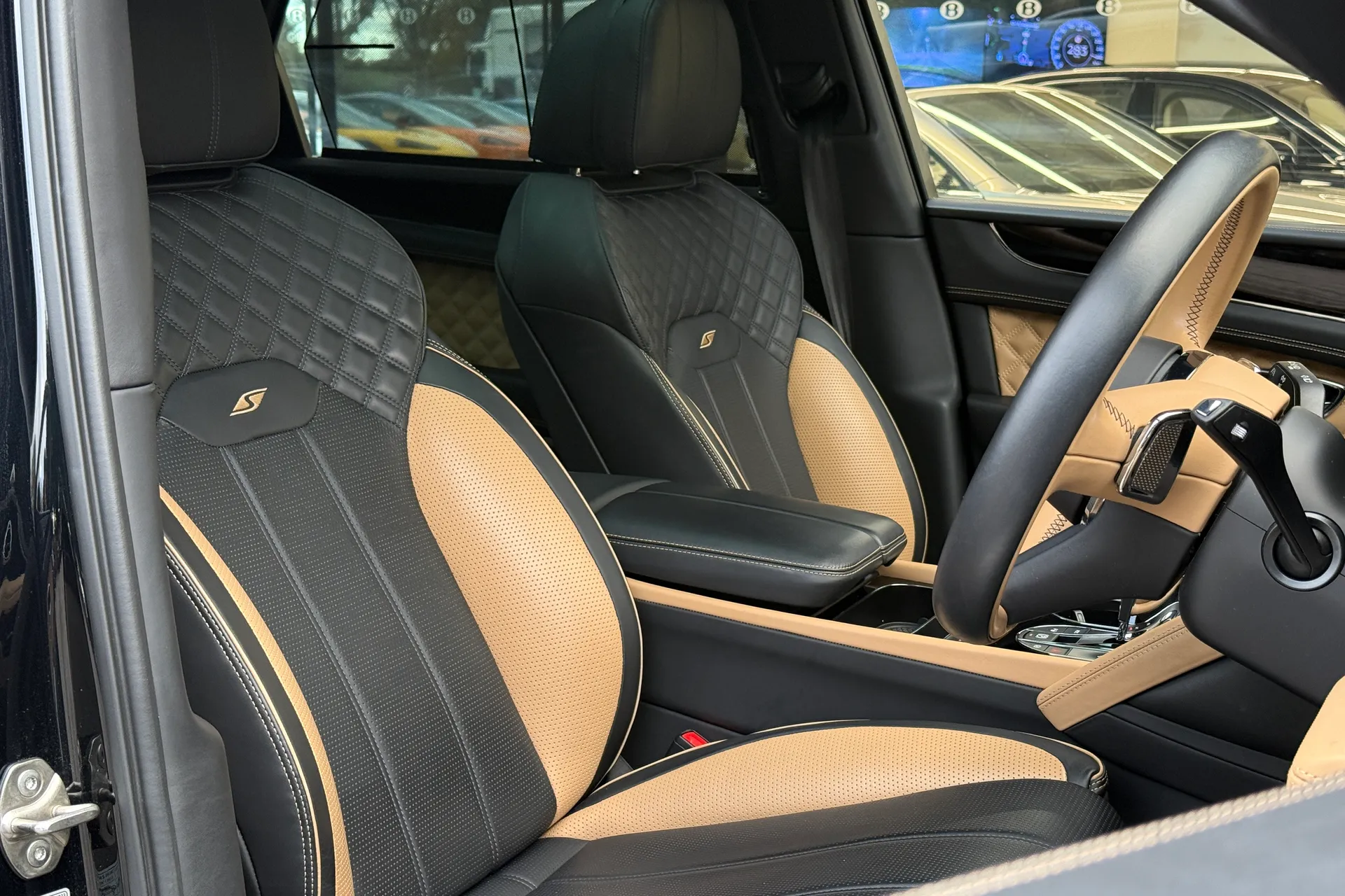 Bentley BENTAYGA thumbnail image number 12