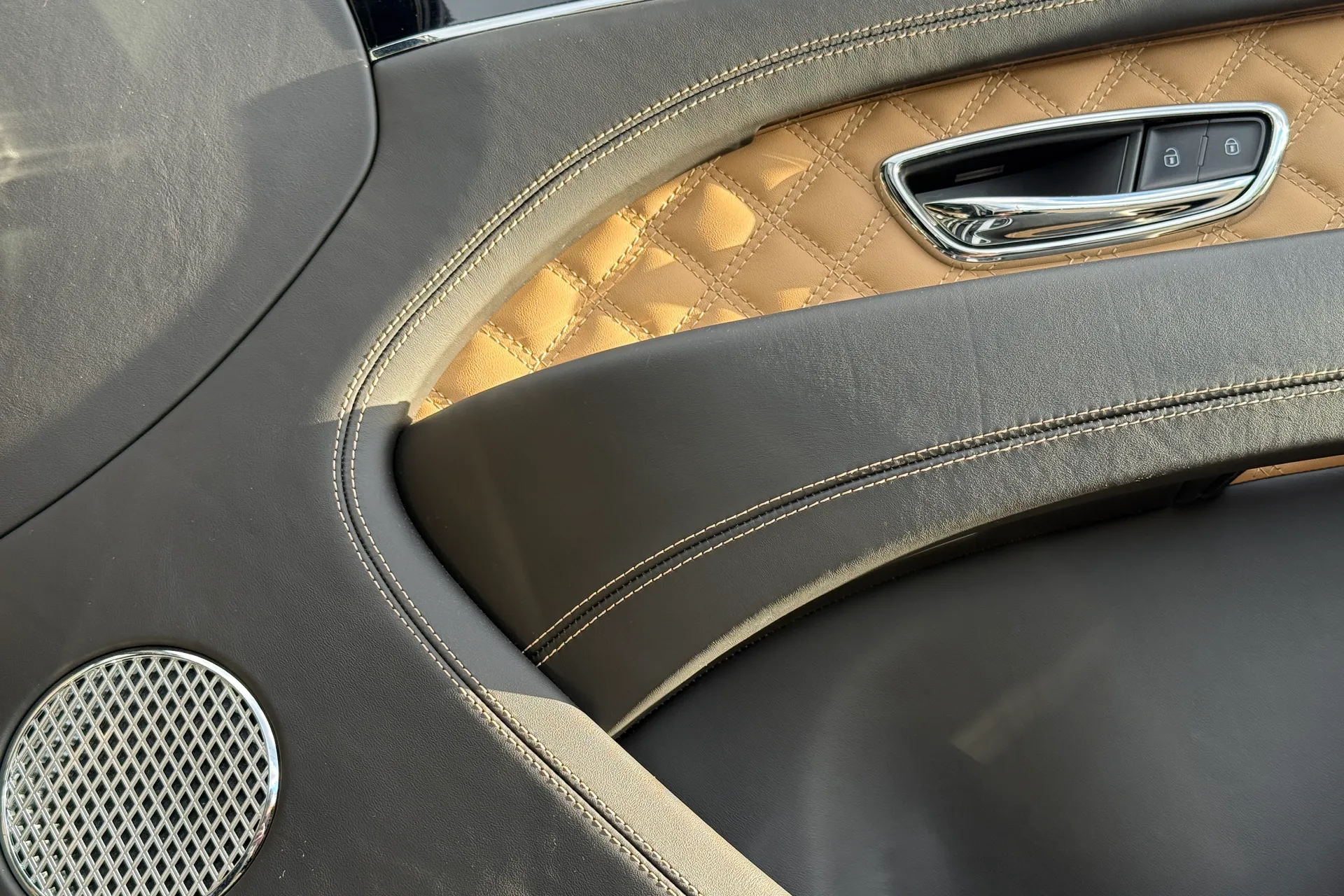 Bentley BENTAYGA thumbnail image number 9