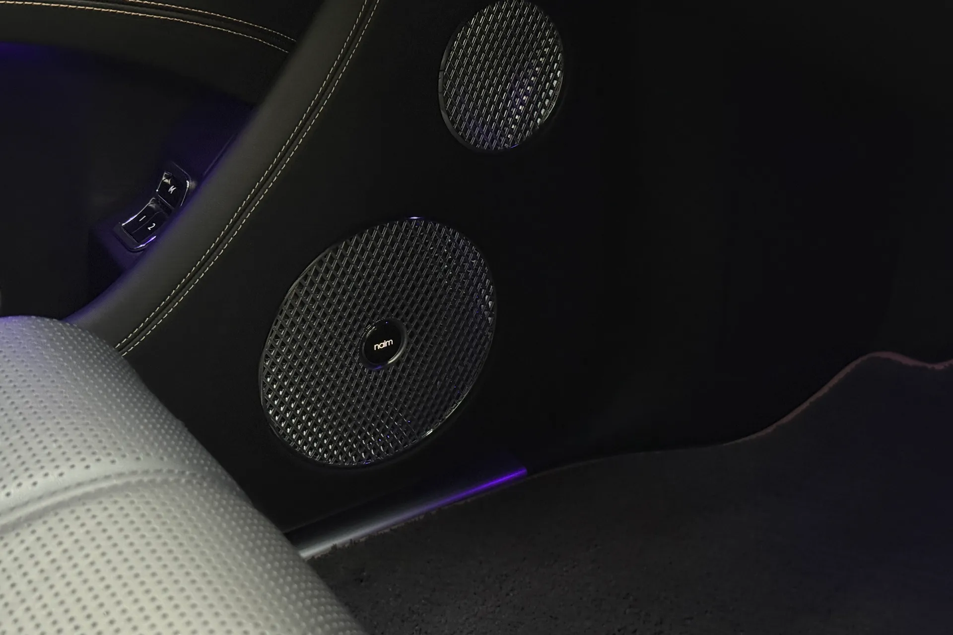 Bentley BENTAYGA thumbnail image number 32