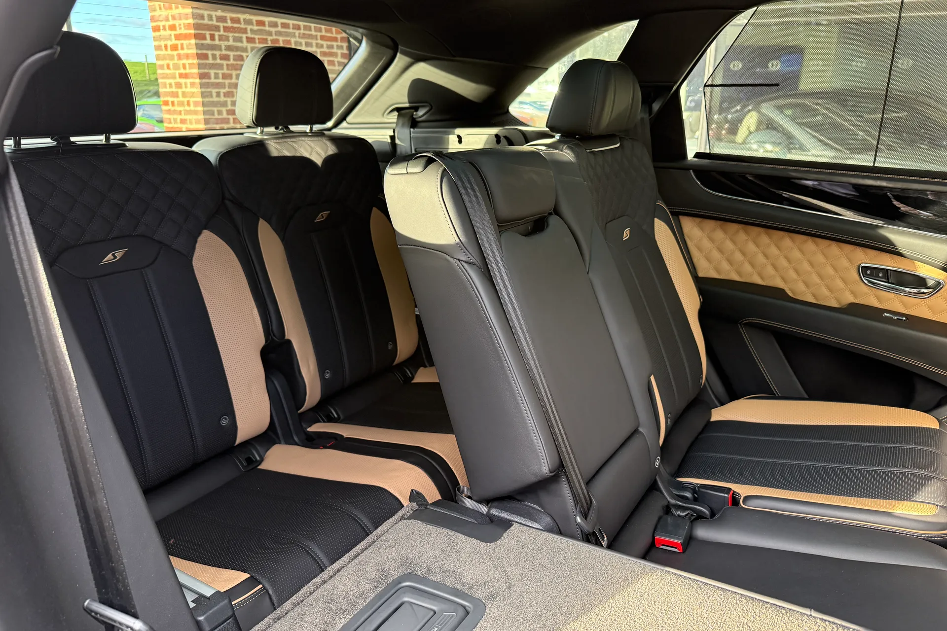 Bentley BENTAYGA thumbnail image number 10