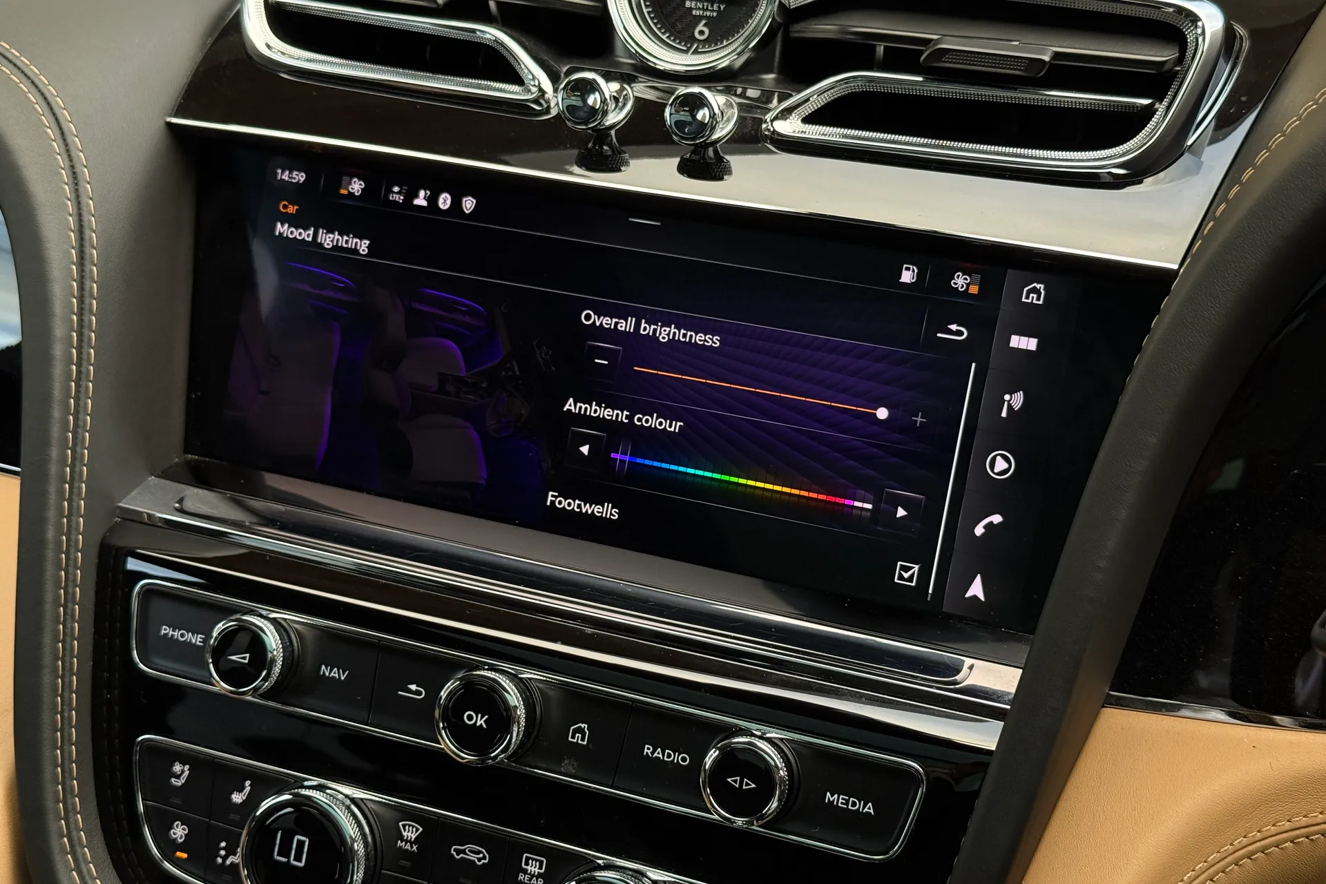 Bentley BENTAYGA thumbnail image number 29