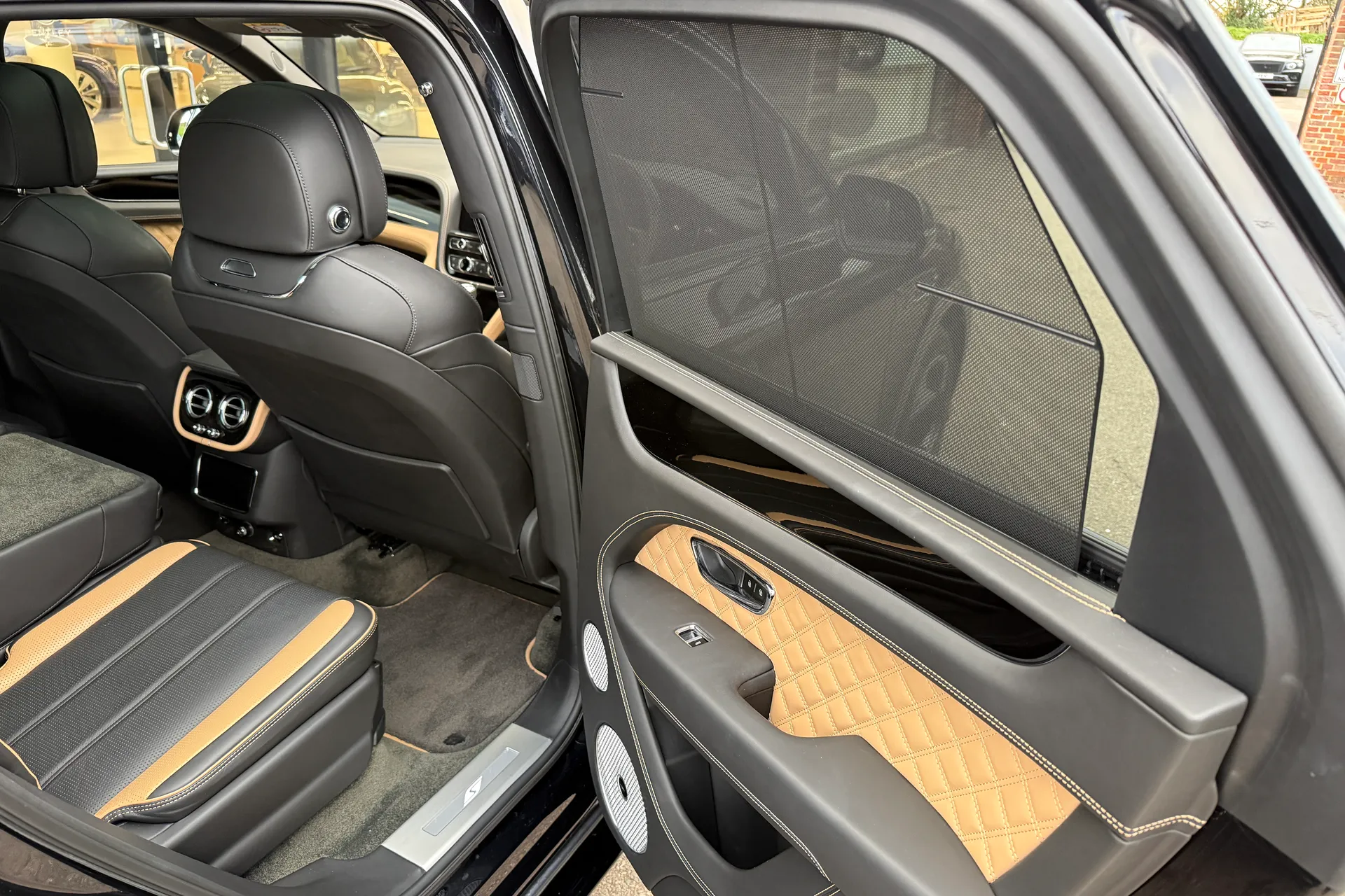 Bentley BENTAYGA thumbnail image number 17