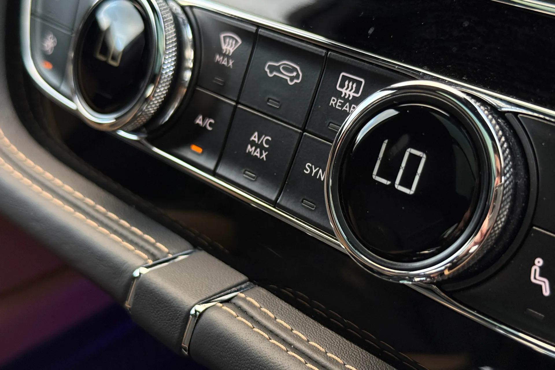 Bentley BENTAYGA thumbnail image number 34