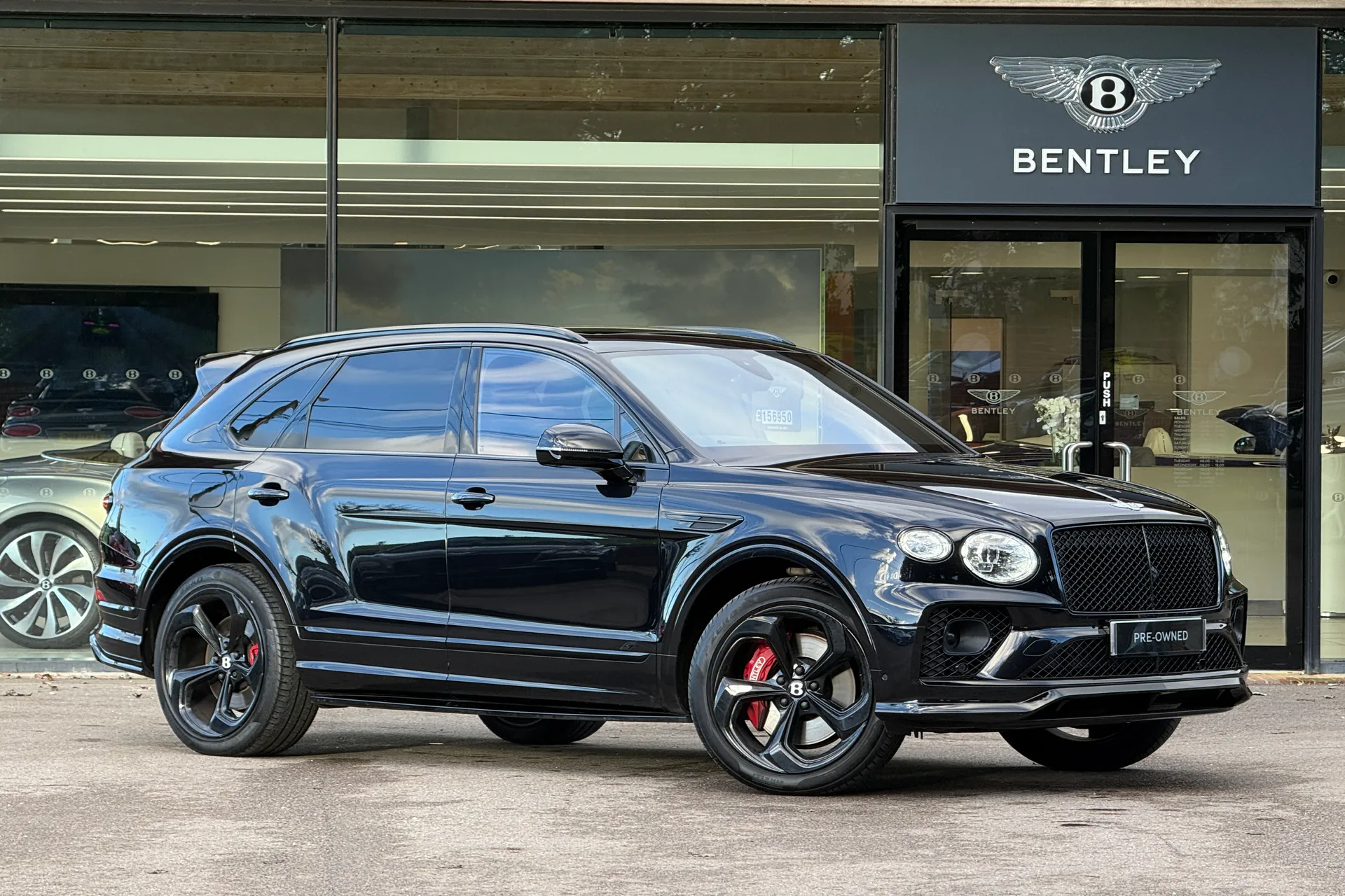 Bentley BENTAYGA focused image